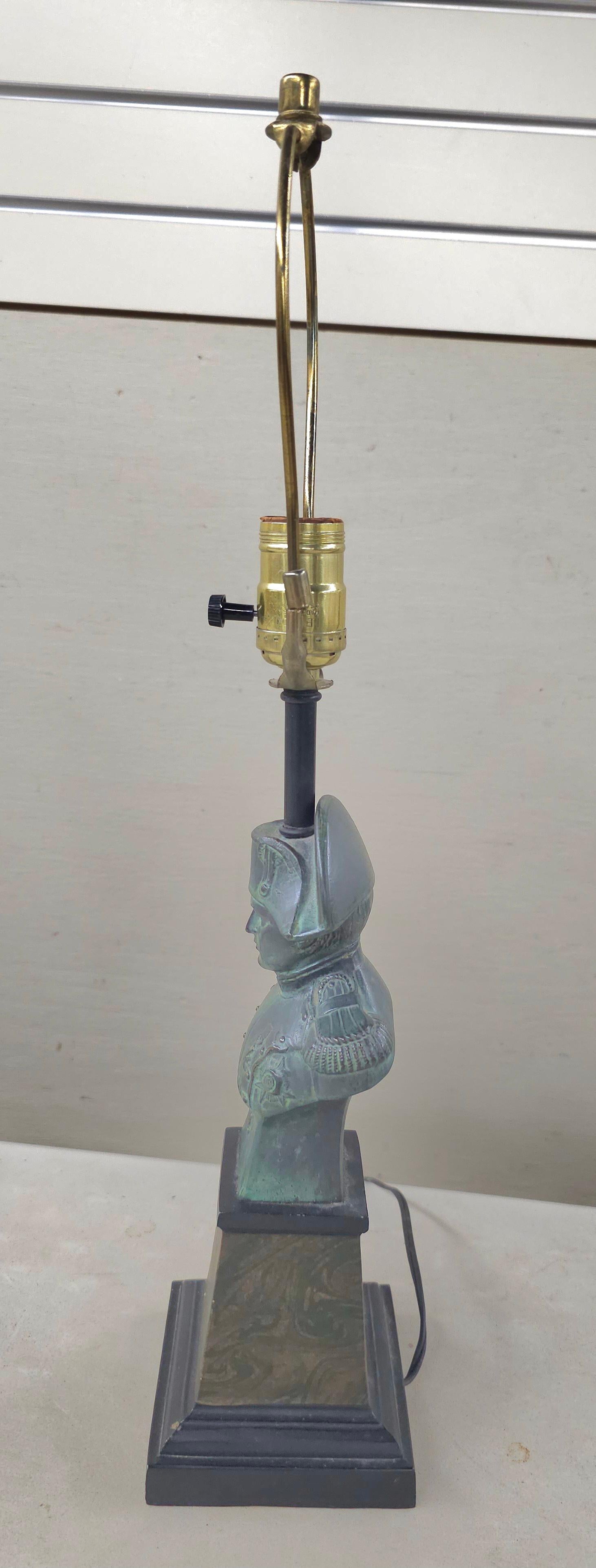 Italienische Verdigris-Metallbüste-Skulptur von Napoleon aus Metall, montiert als Lampe (Farbe) im Angebot