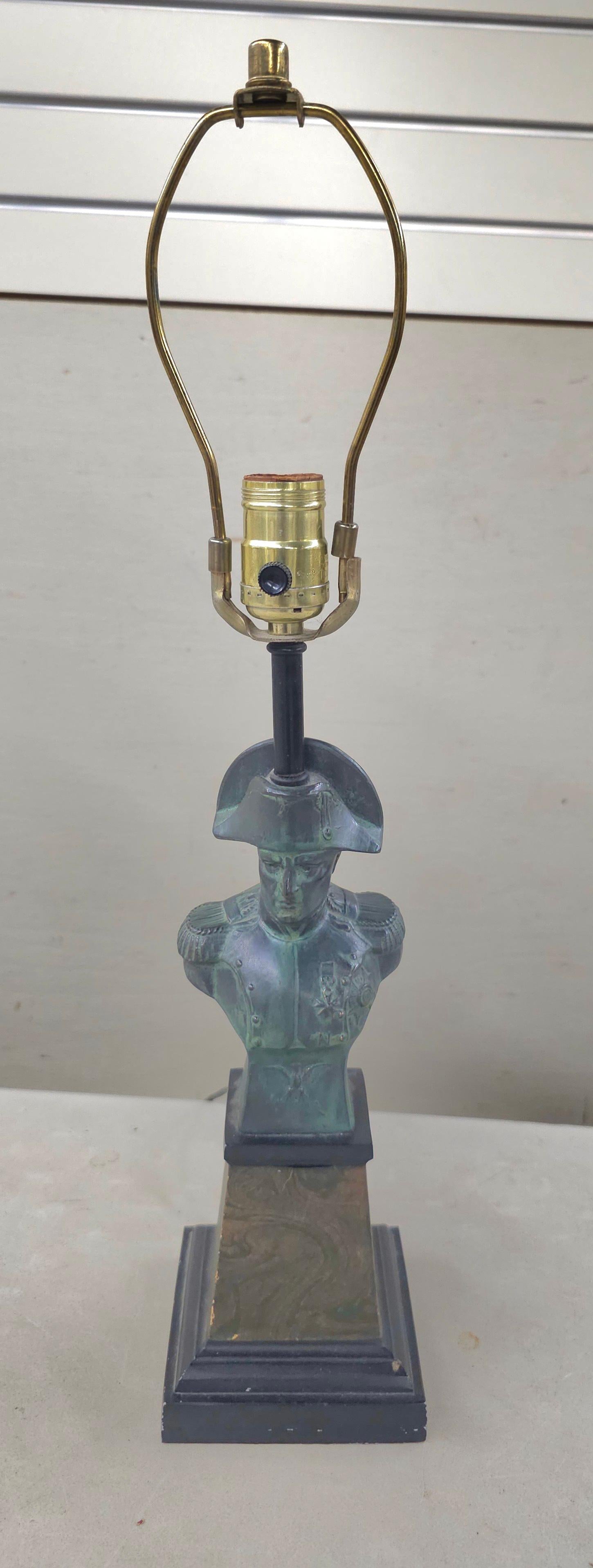 Italienische Verdigris-Metallbüste-Skulptur von Napoleon aus Metall, montiert als Lampe im Angebot 1