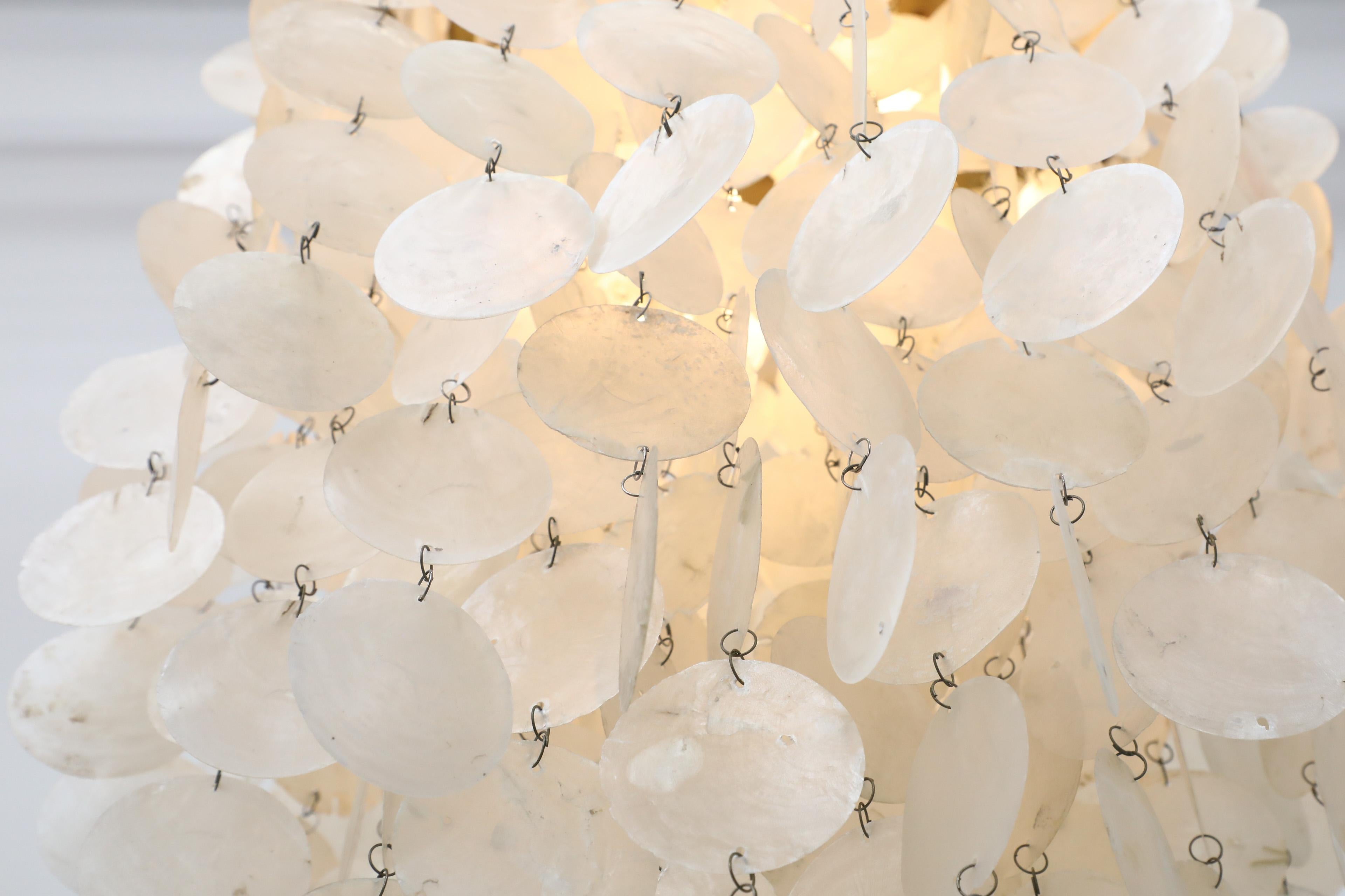 Metallo Lampadario Capiz a più livelli del Mid-Century ispirato da Verner Panton in vendita
