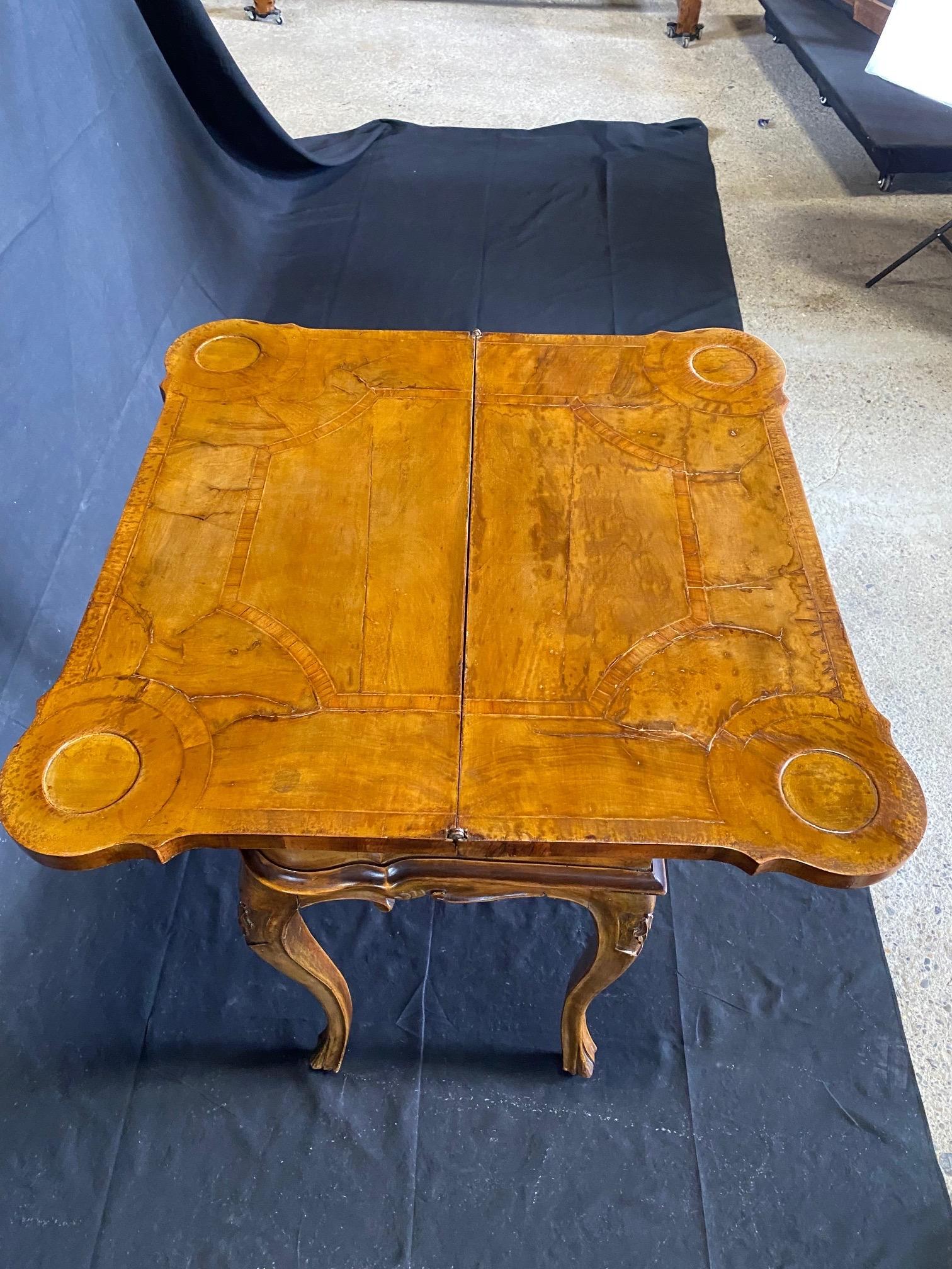 Italian Versatile 18th Century Burled Walnut Game Table For Sale 7