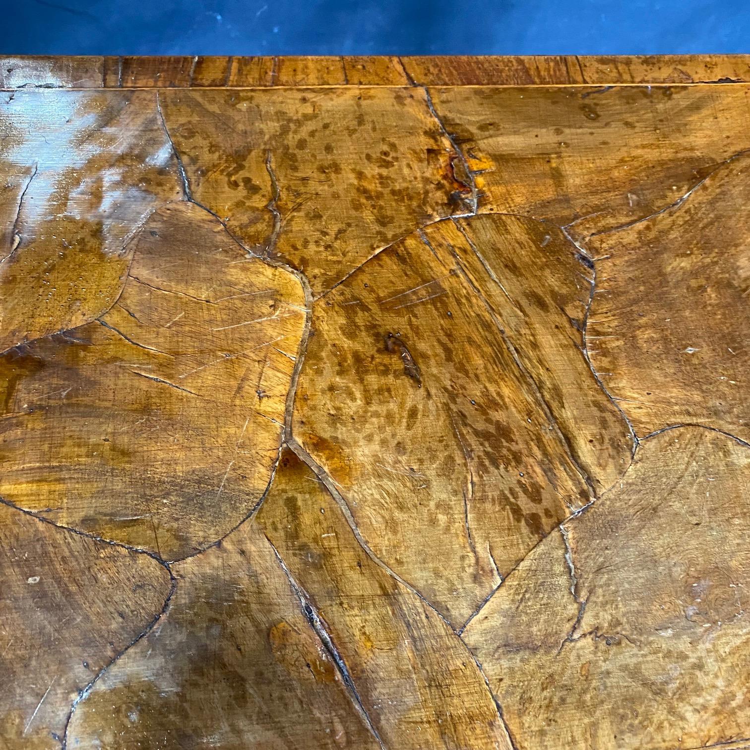 Italienischer, vielseitiger Spieltisch aus Nussbaumholz aus dem 18. Jahrhundert im Angebot 10