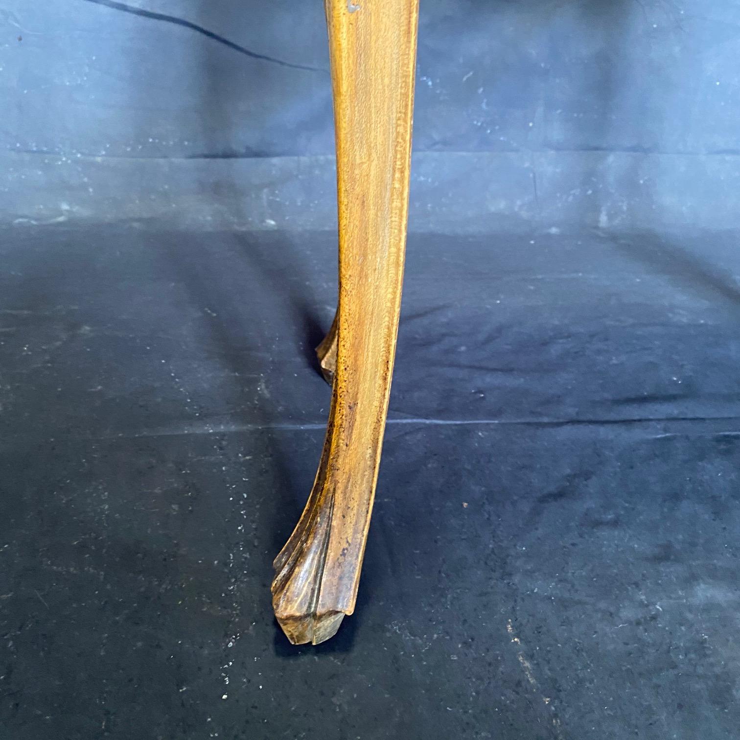 Versatile tavolo da gioco italiano del XVIII secolo in legno di noce burlato in vendita 14