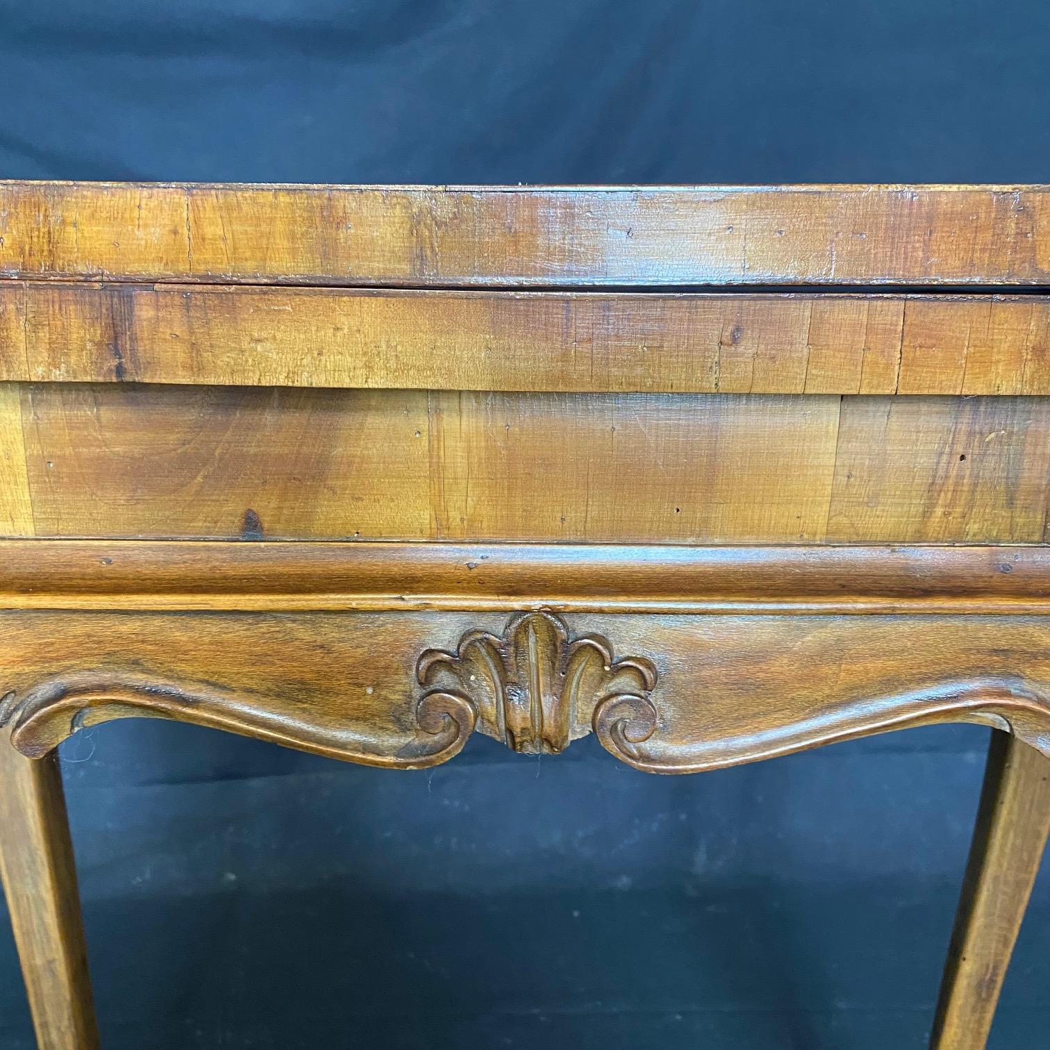 Italian Versatile 18th Century Burled Walnut Game Table For Sale 3