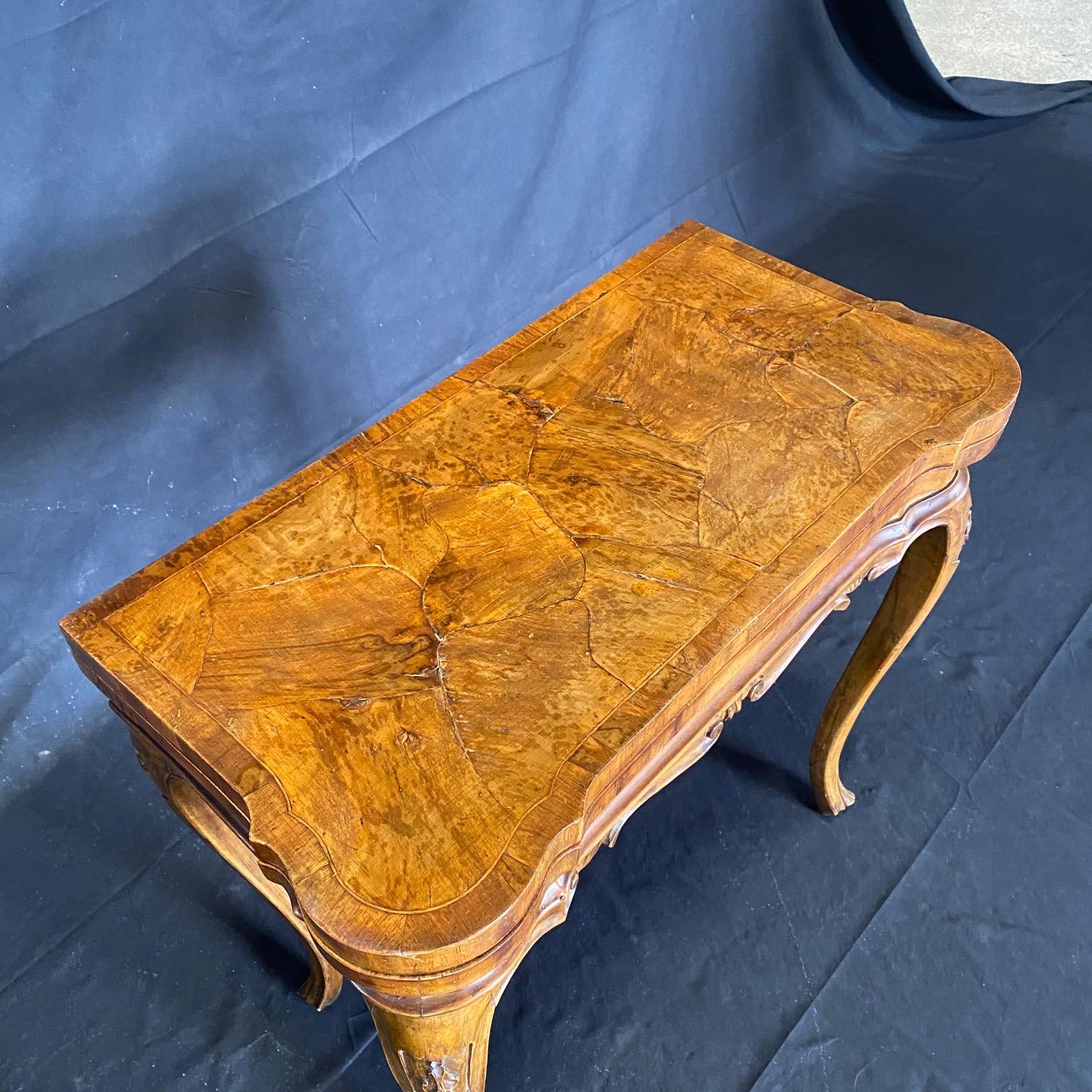 Italienischer, vielseitiger Spieltisch aus Nussbaumholz aus dem 18. Jahrhundert im Angebot 5