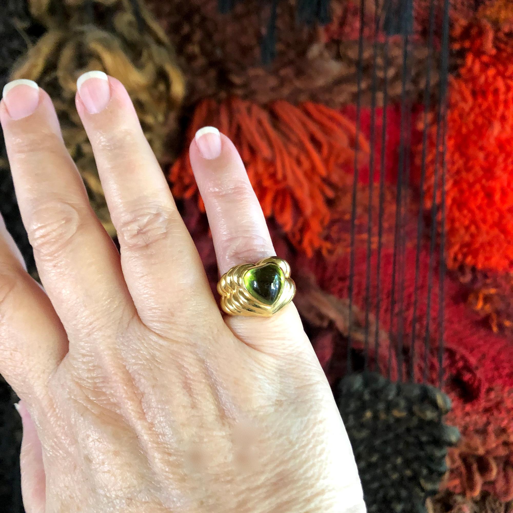 Artisan Italian Vesco 18 Karat Gold Peridot Heart Love Ring
