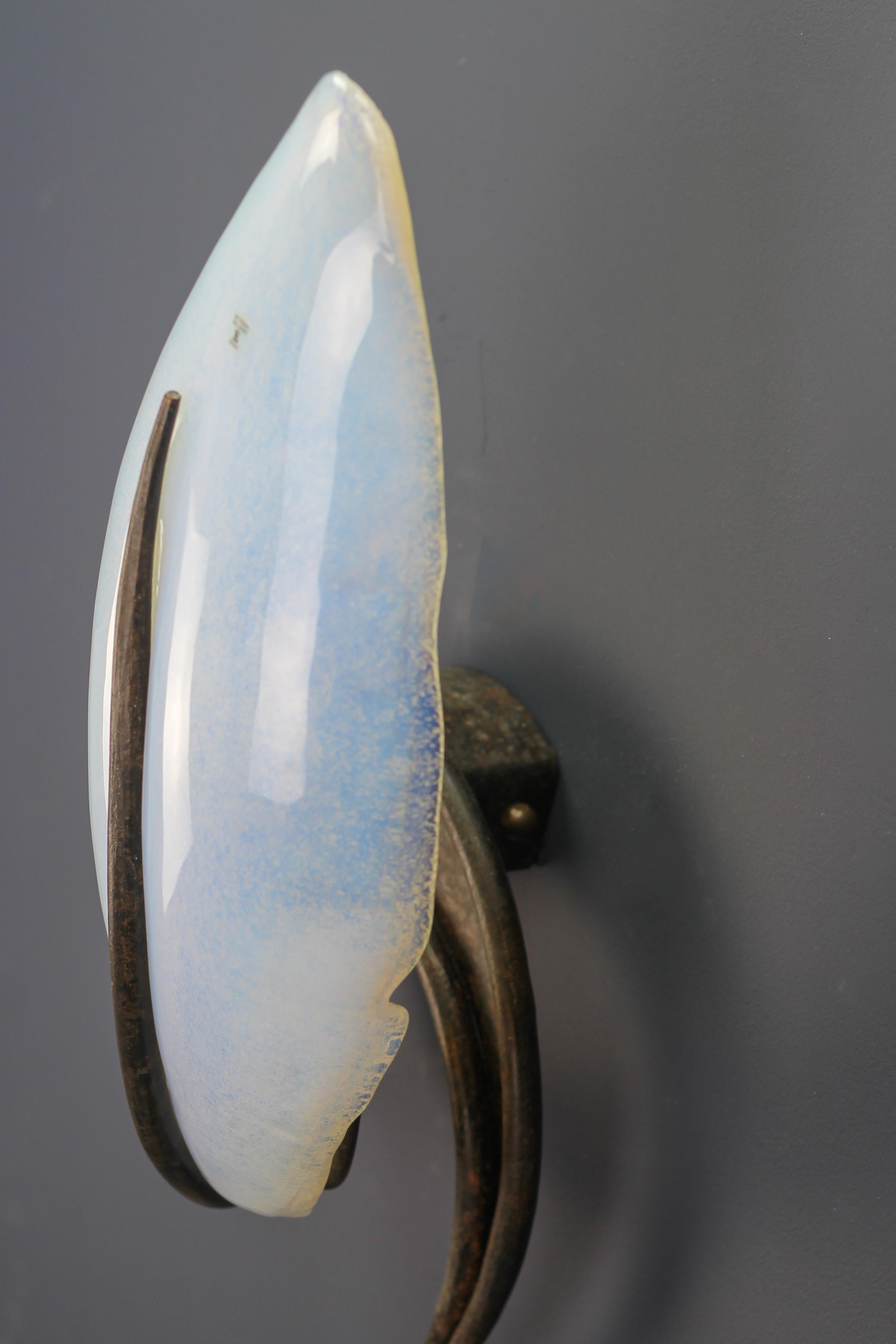Italian Vetro Murano Venezia Opalescent Glass and Wrought Iron Wall Light For Sale 6
