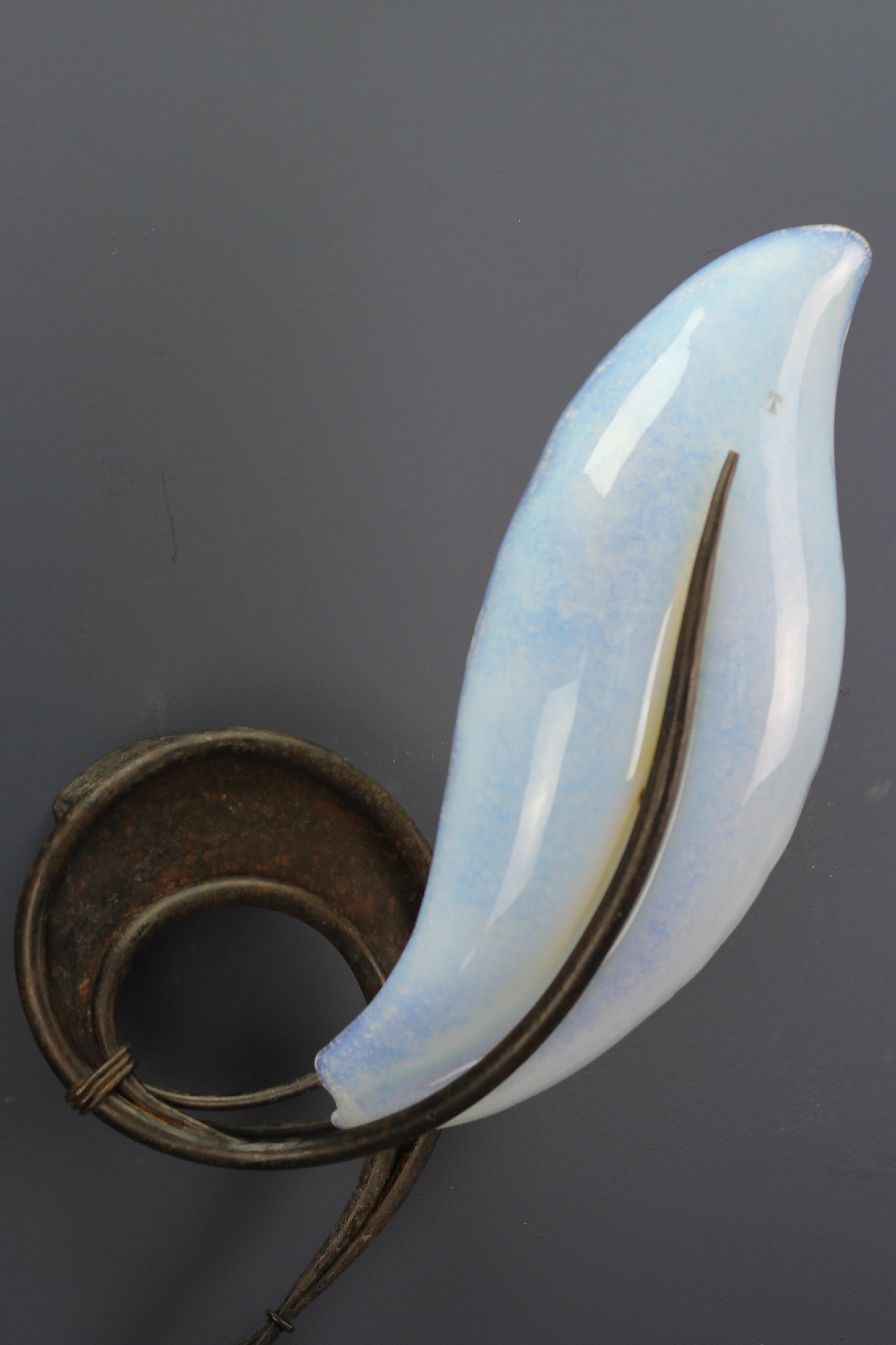 Italian Vetro Murano Venezia Opalescent Glass and Wrought Iron Wall Light For Sale 2