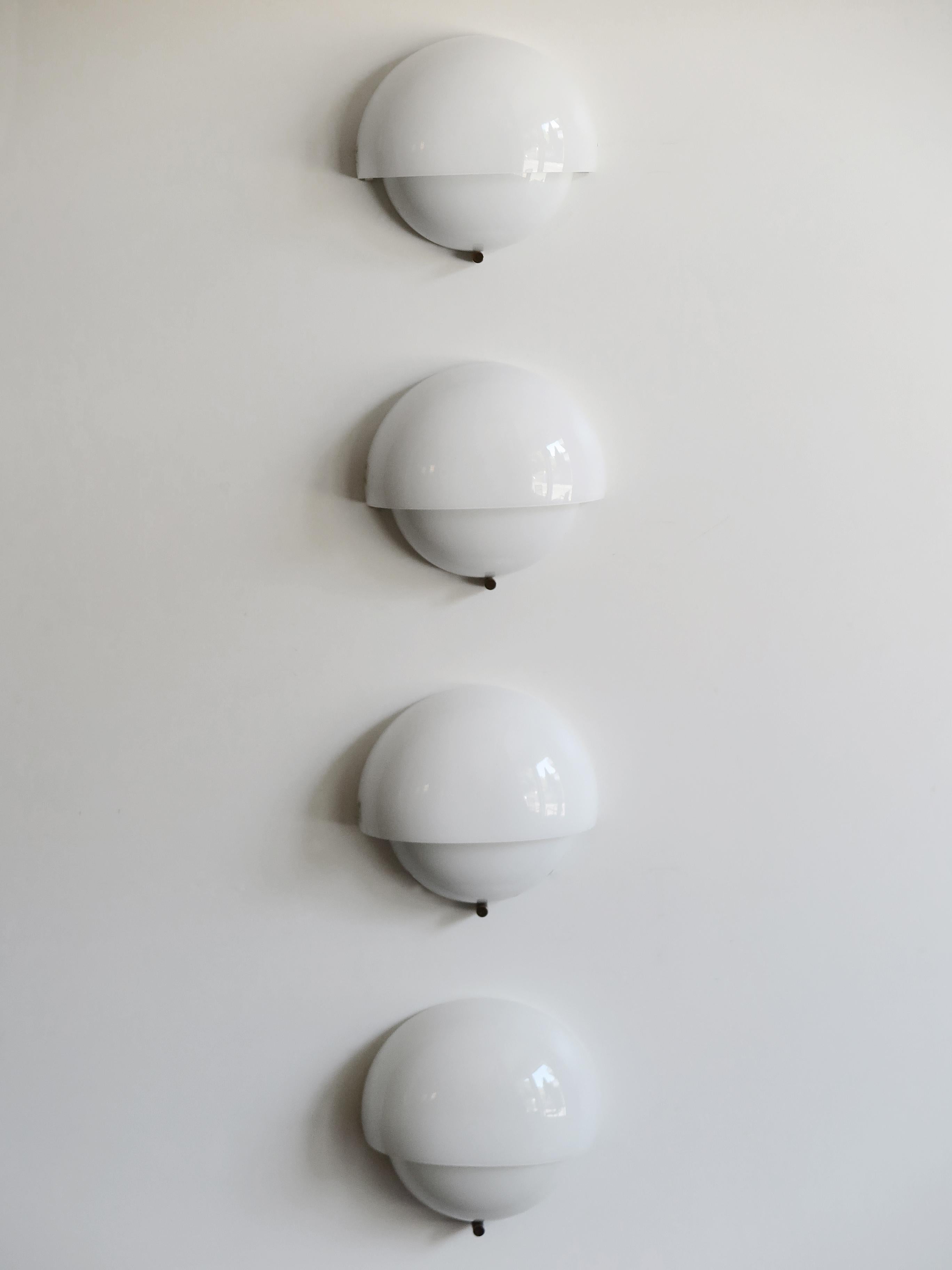 Set of four Italian sconces or wall lamps model Mania designed by italian designer Vico Magistretti for Artemide in 1963 model with white opaline Murano glass (see sticker) and brass detail, 1960s
XIII Triennale.
Bibliography:
Repertorio del