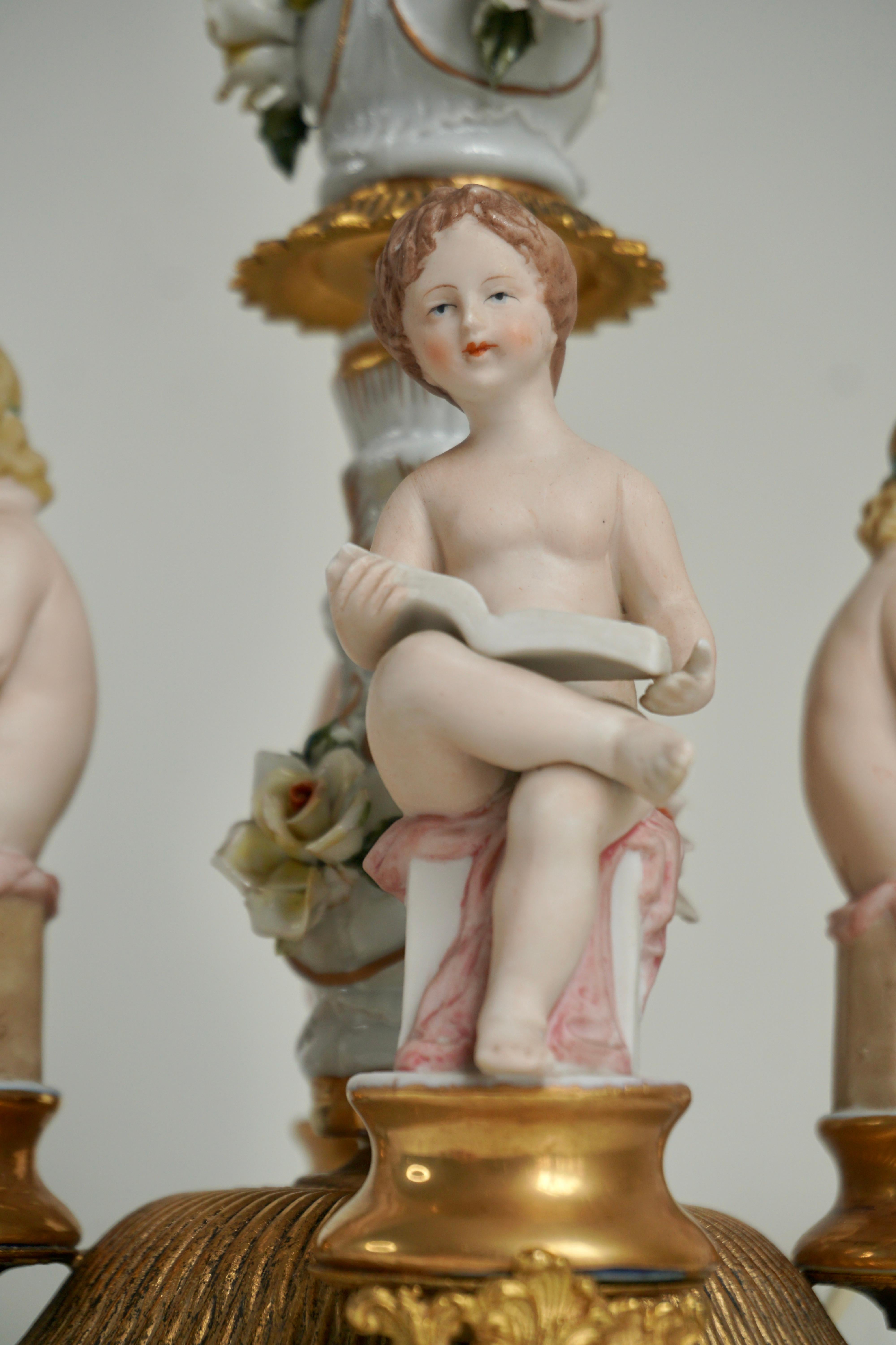 Italian Victorian Porcelain Cherub Lamp In Good Condition For Sale In Antwerp, BE