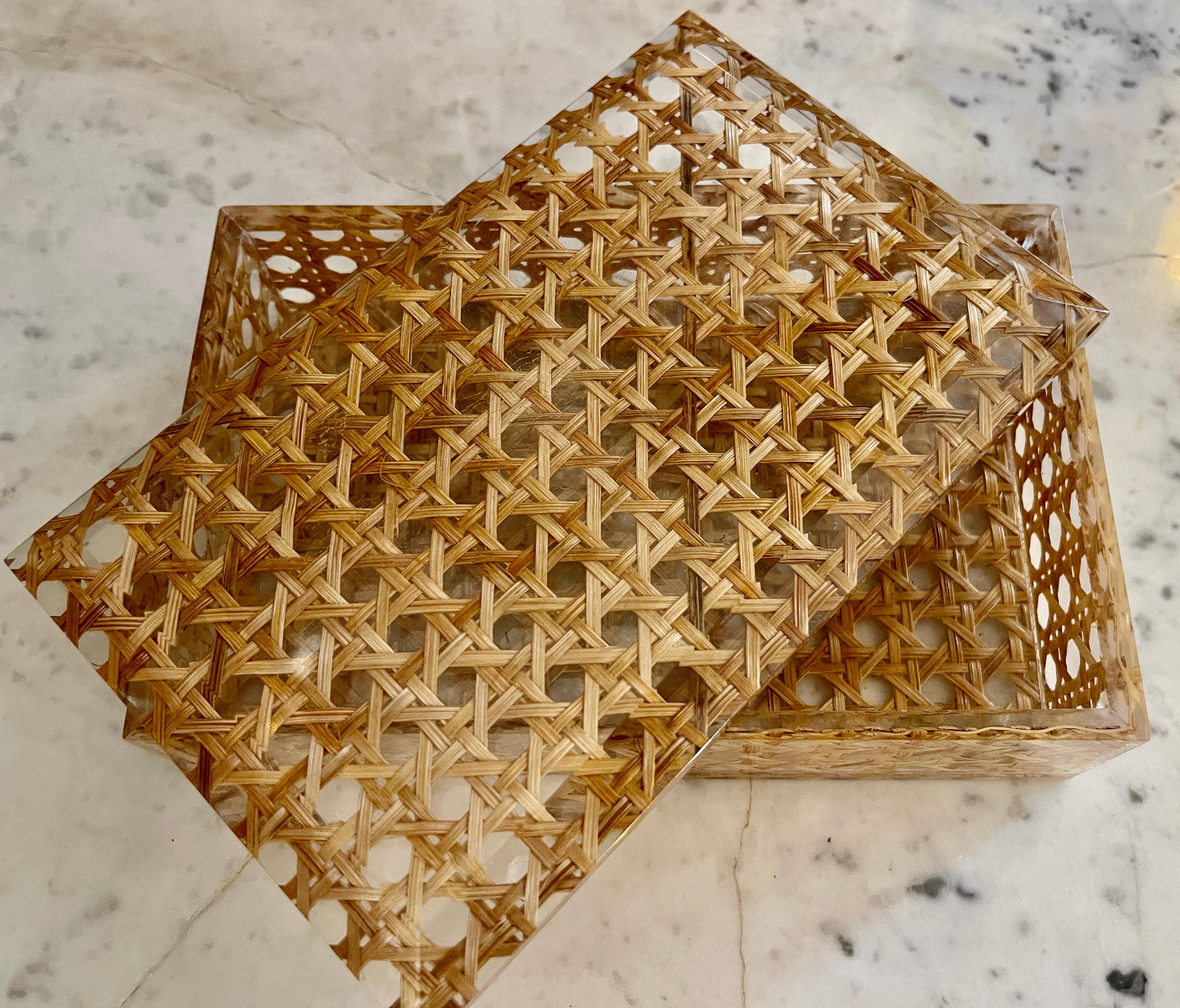 Fait main Italian Vienna Straw & Lucite Coffee Table Box, 1960-1970 en vente