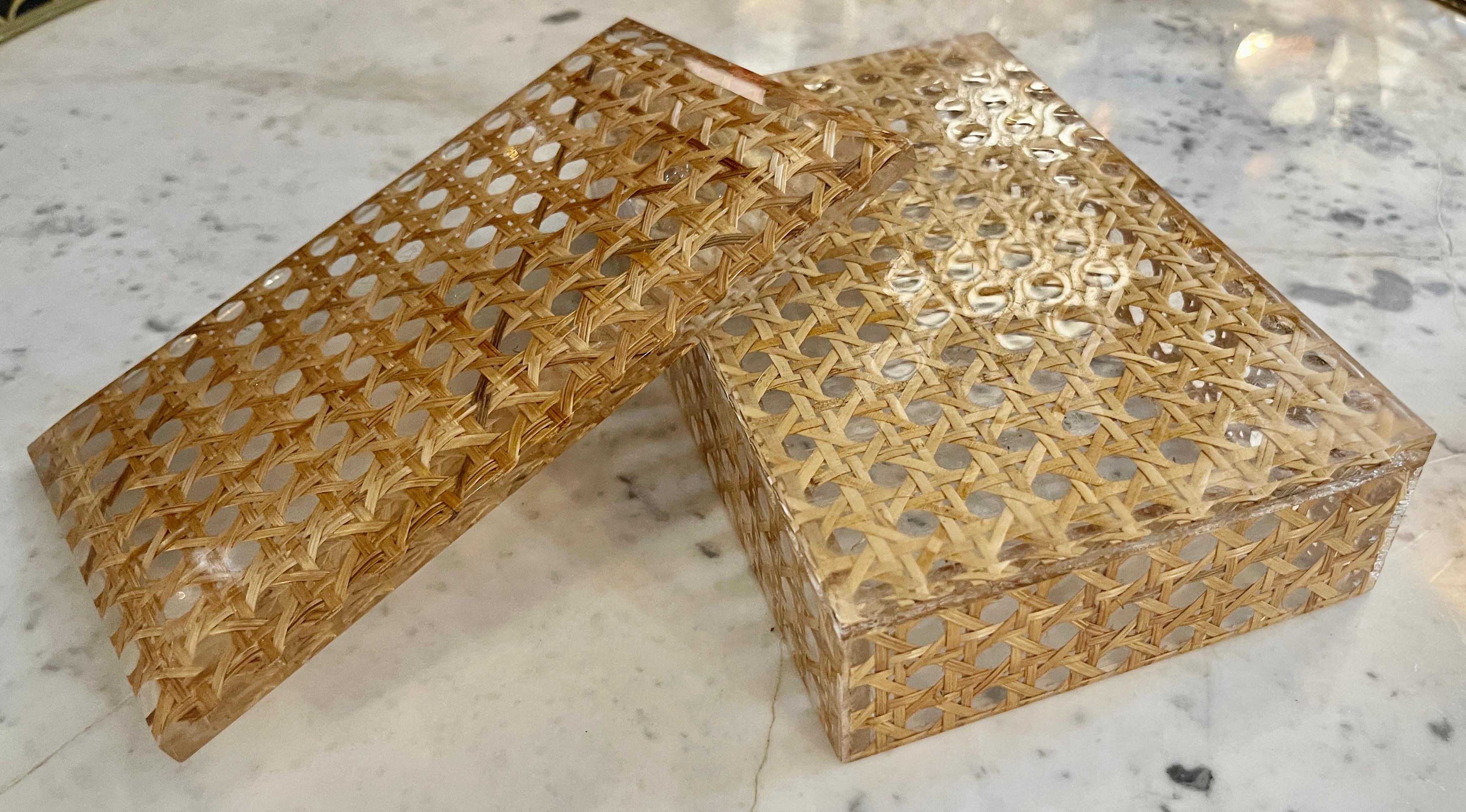 Italian Vienna Straw & Lucite Coffee Table Box, 1960-1970 Bon état - En vente à West Palm Beach, FL