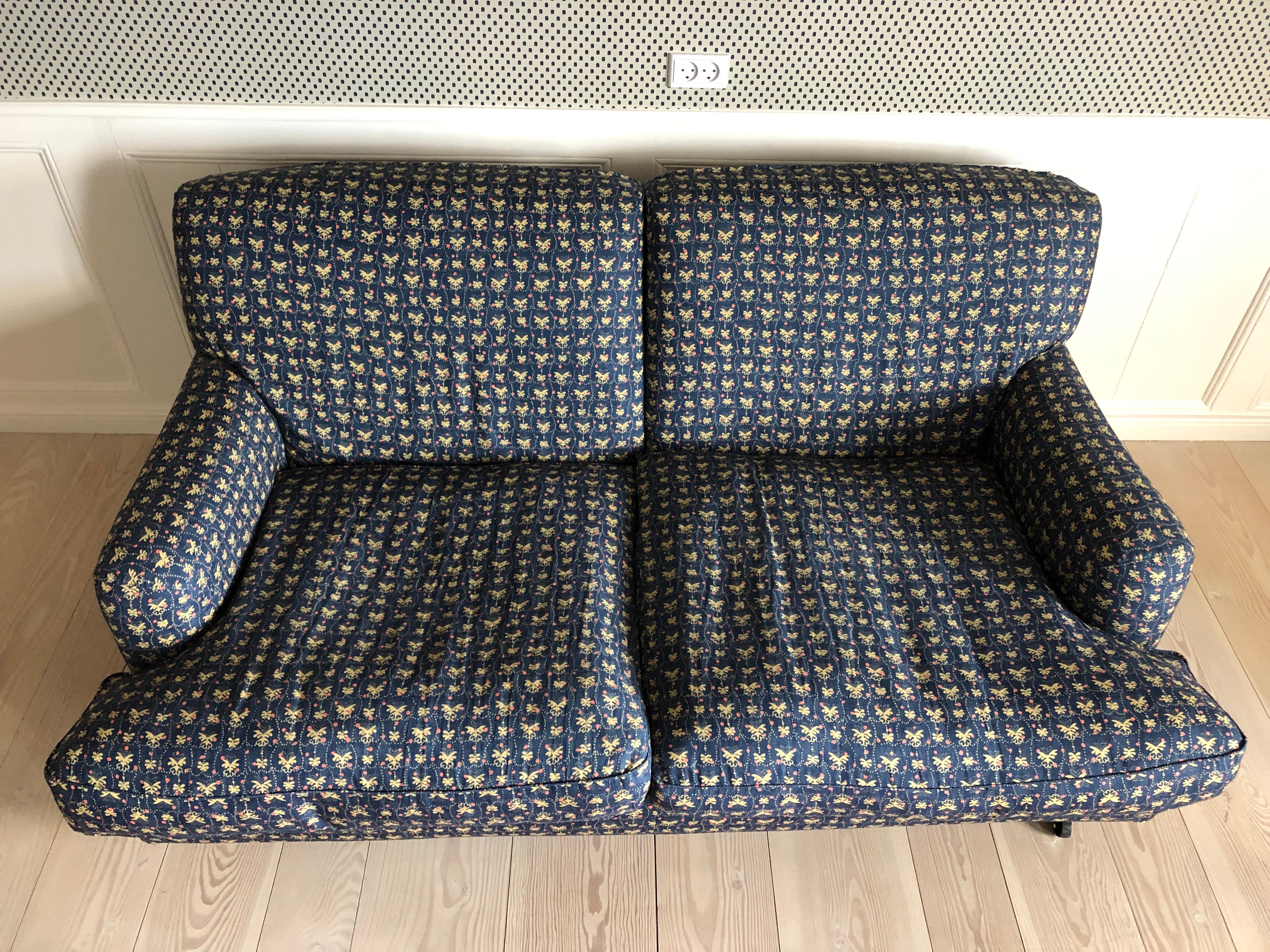 Italian Vigo Magistretti Two-Seat Sofa Designed in 1988 in Customized Textile In Good Condition For Sale In Copenhagen K, DK