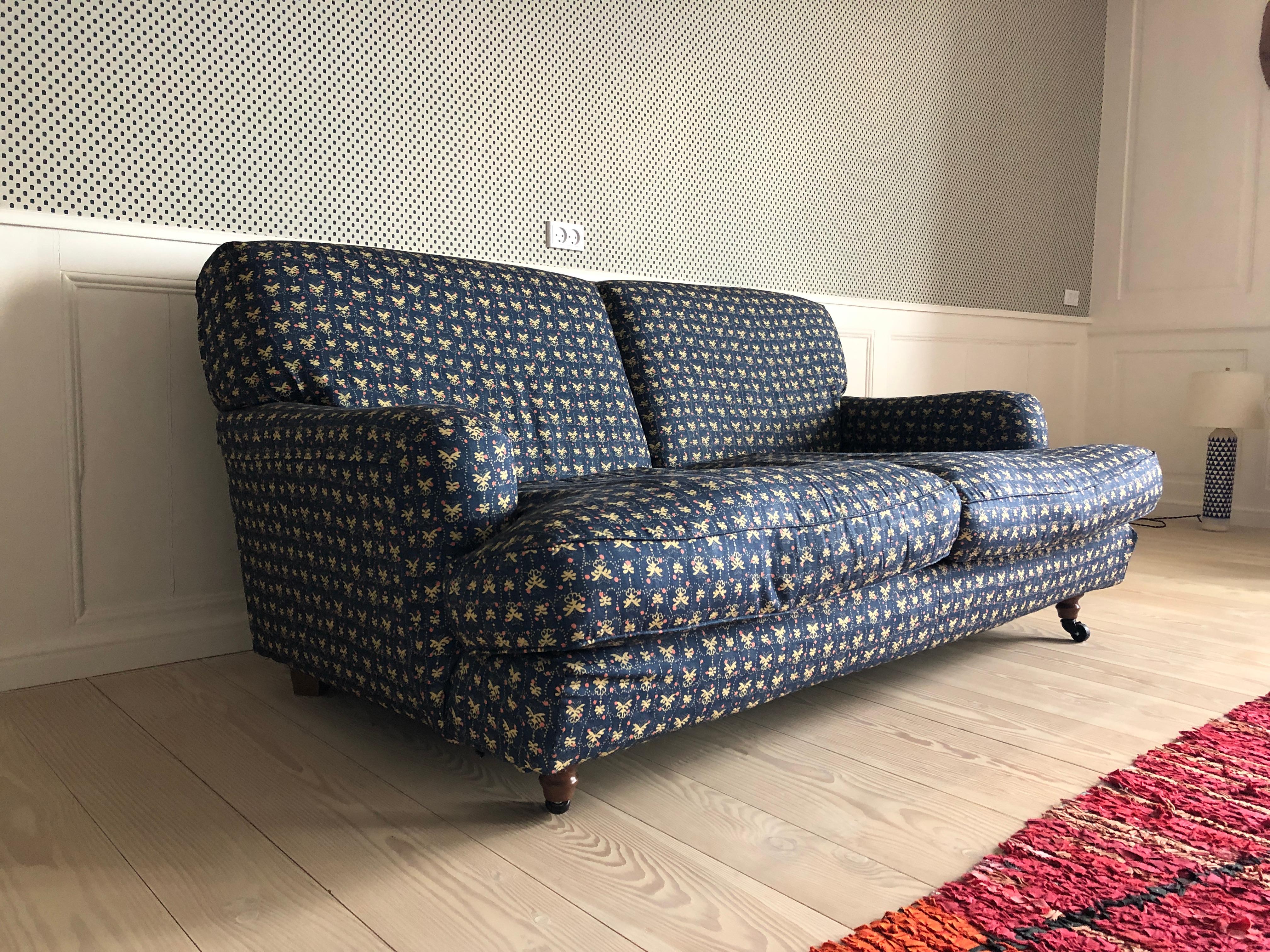 Contemporary Italian Vigo Magistretti Two-Seat Sofa Designed in 1988 in Customized Textile