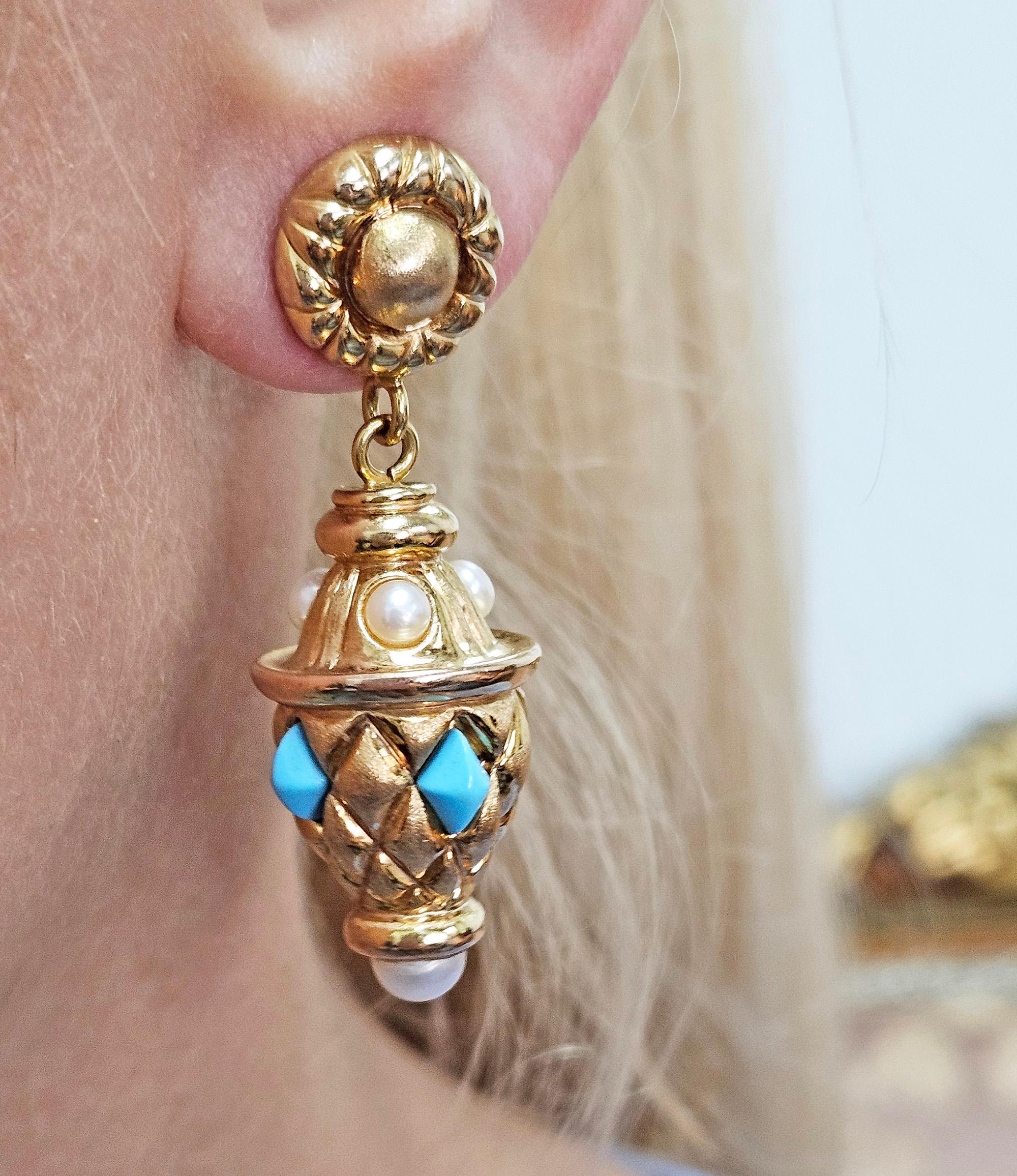 Orecchini a goccia in oro 14K di ispirazione etrusca con turchese e perle, 1980 in vendita 1