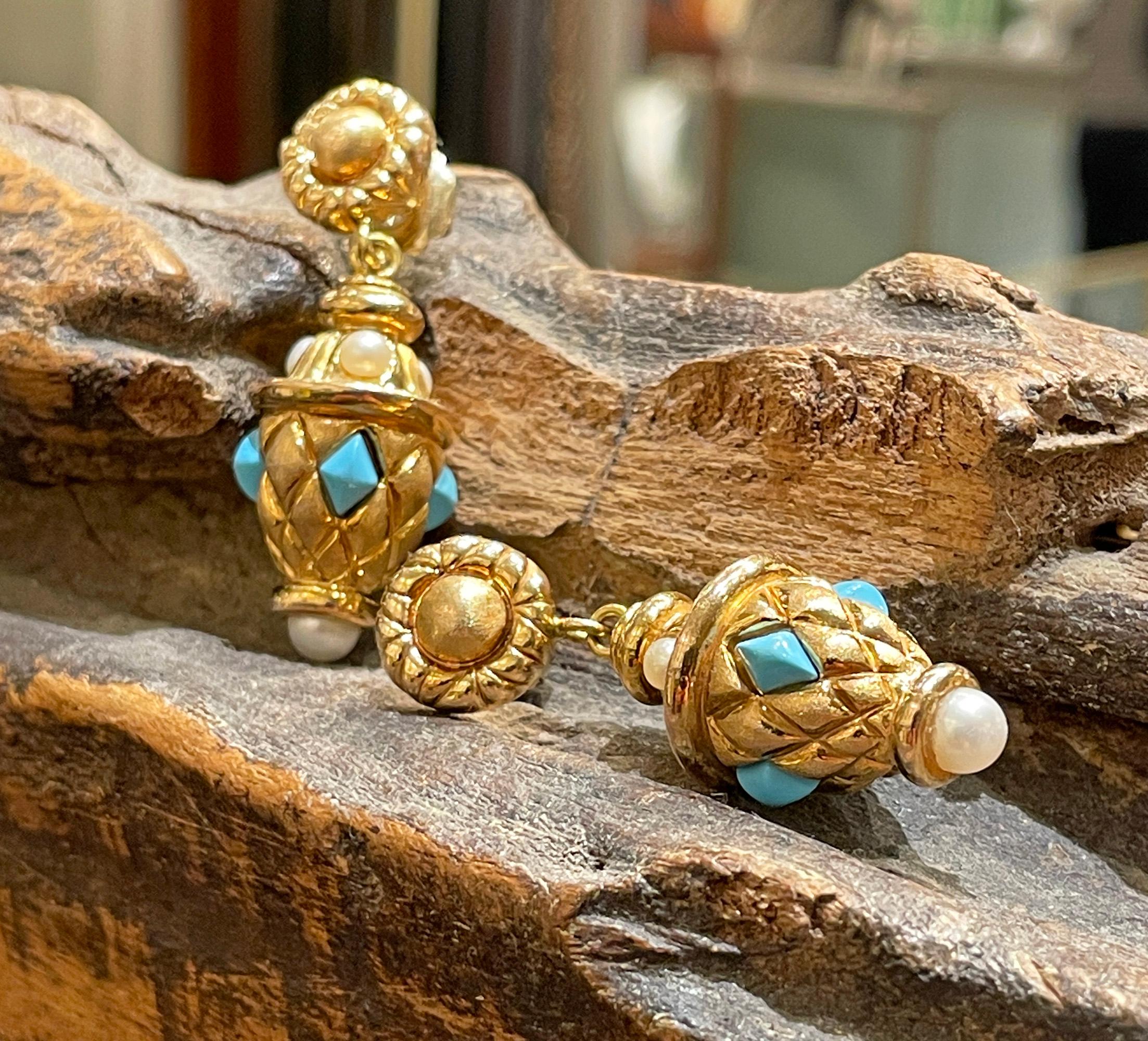 Orecchini a goccia in oro 14K di ispirazione etrusca con turchese e perle, 1980 in vendita 3
