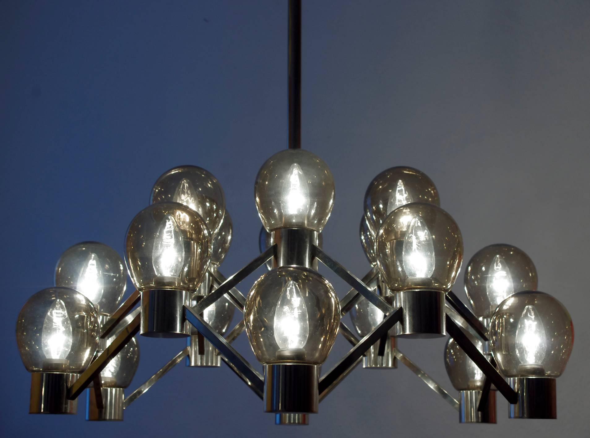 Italian Vintage 18-Arm Sculptural Chandelier Glass and Chrome Pendant, 1960s In Good Condition For Sale In Berlin, DE