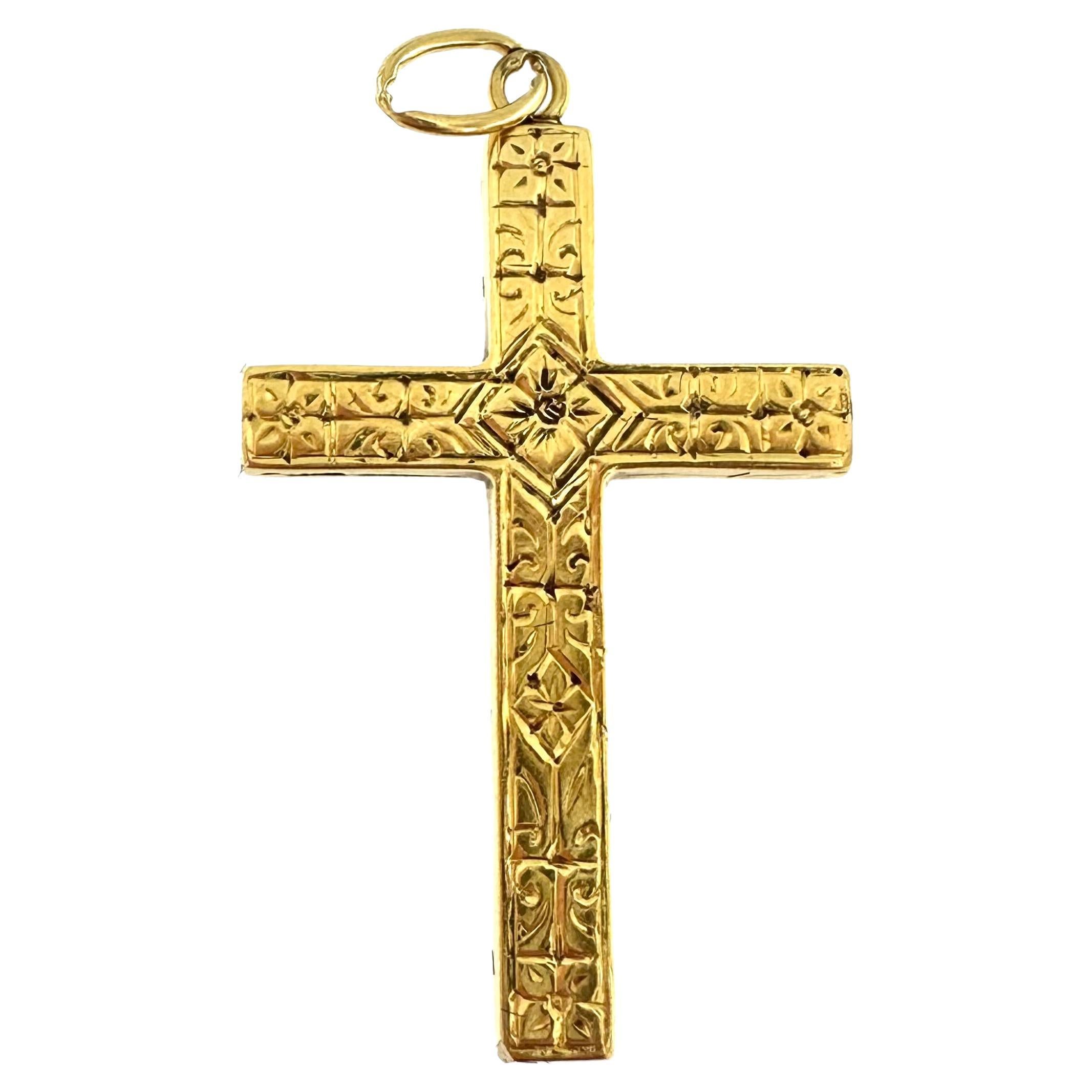 Vintage Italian Cross 18kt Yellow Gold Leaves Carved For Sale at 1stDibs