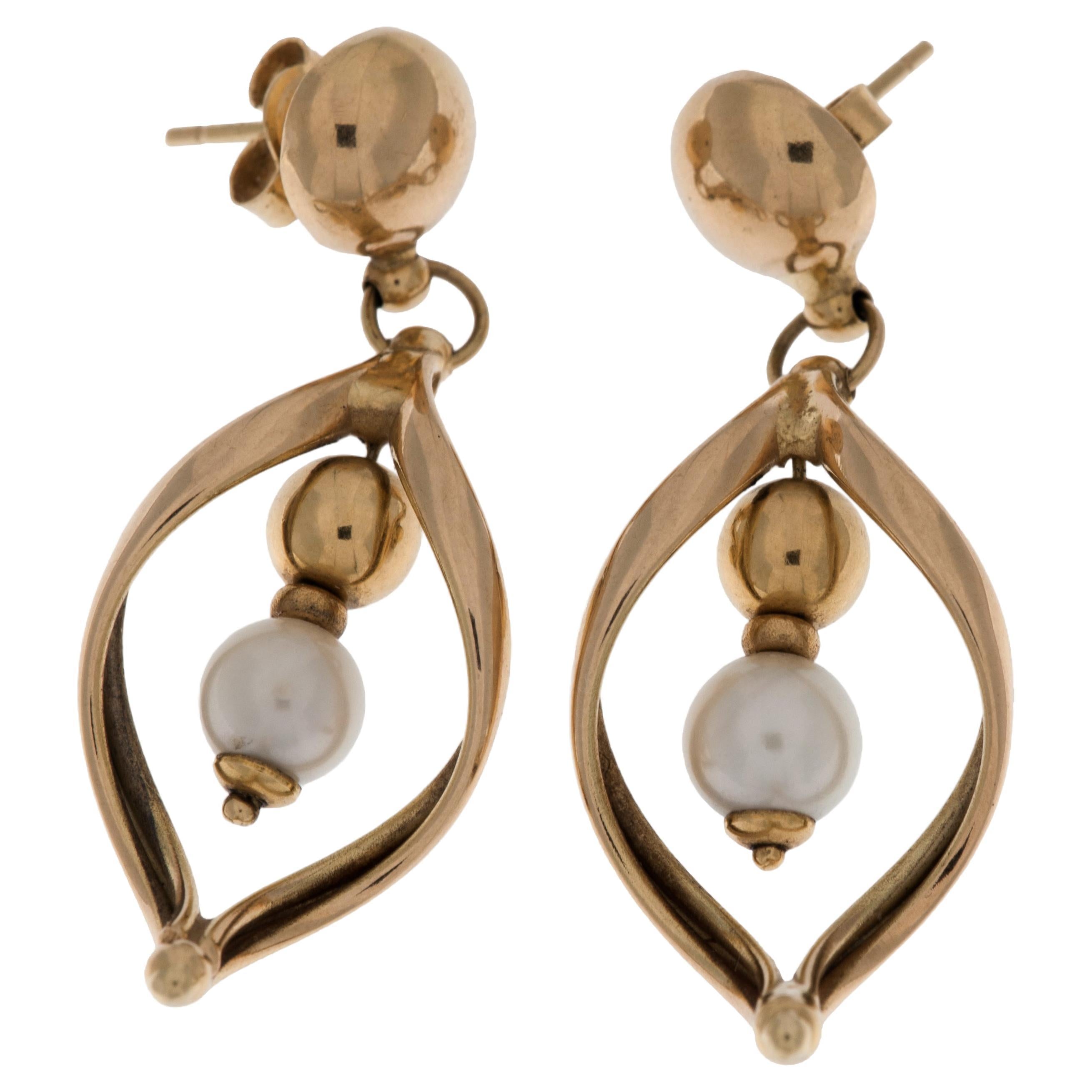 Italian Vintage 18kt Yellow Gold Dangle Earrings with Pearls For Sale