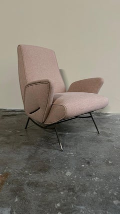 Italienischer Vintage-Sessel aus den 1950er Jahren in nackter Rose, entworfen von Nino Zoncada