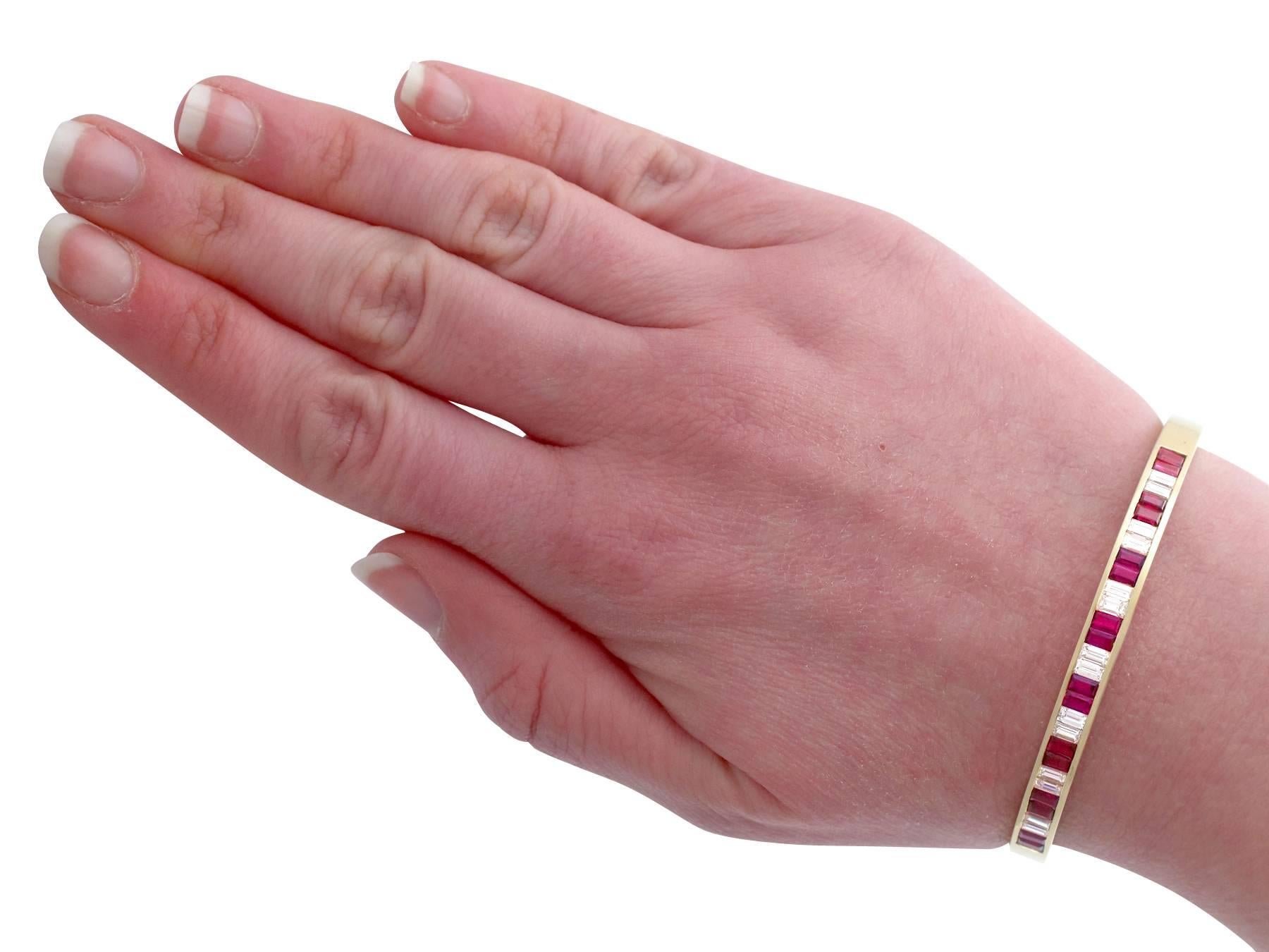 Contemporary Italian 2.10 Carat Ruby and 1.69 Carat Diamond Yellow Gold Bangle For Sale 5