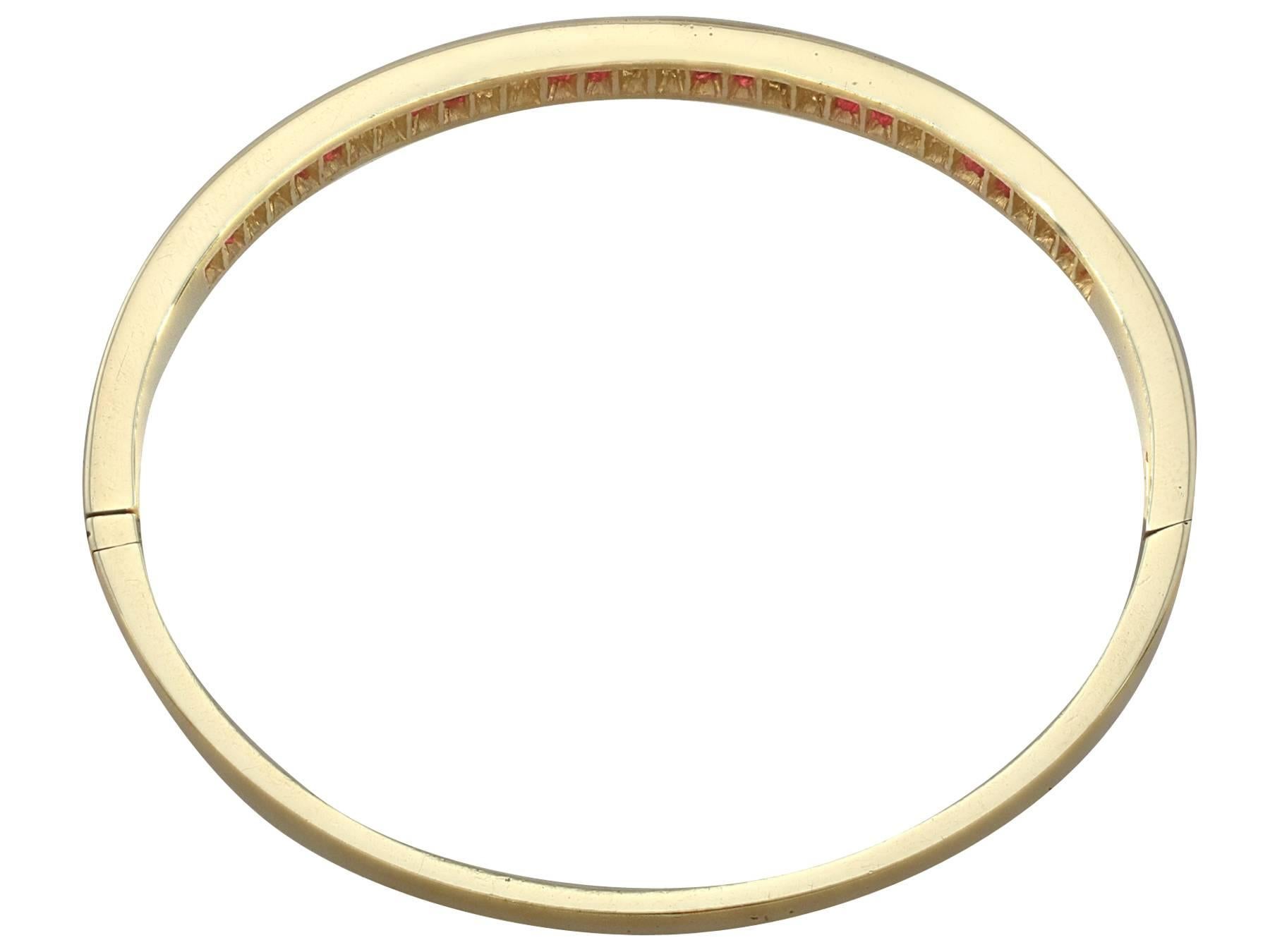 Contemporary Italian 2.10 Carat Ruby and 1.69 Carat Diamond Yellow Gold Bangle For Sale 3