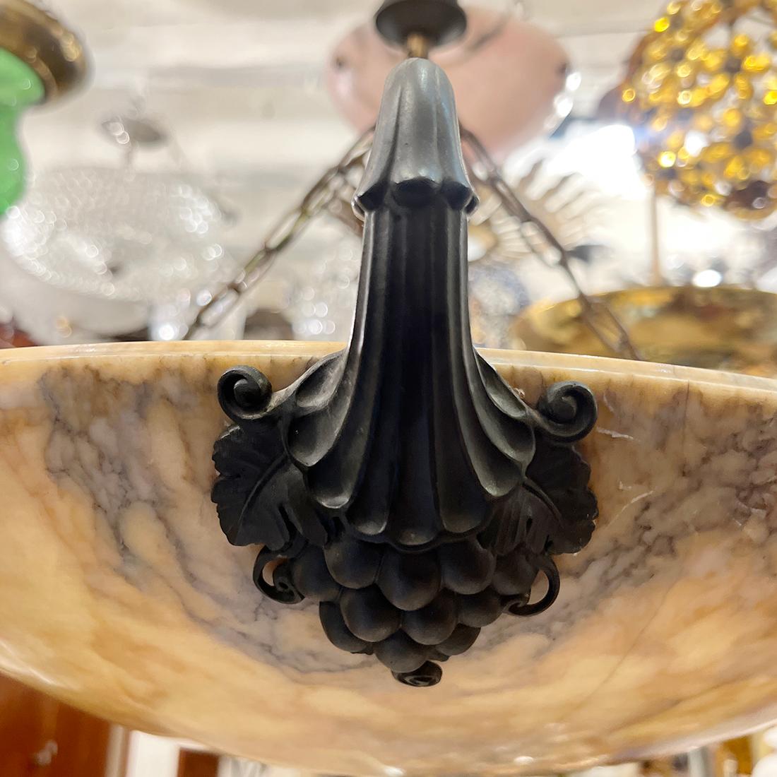 Italienische Vintage-Leuchte aus Alabaster (Geschnitzt) im Angebot