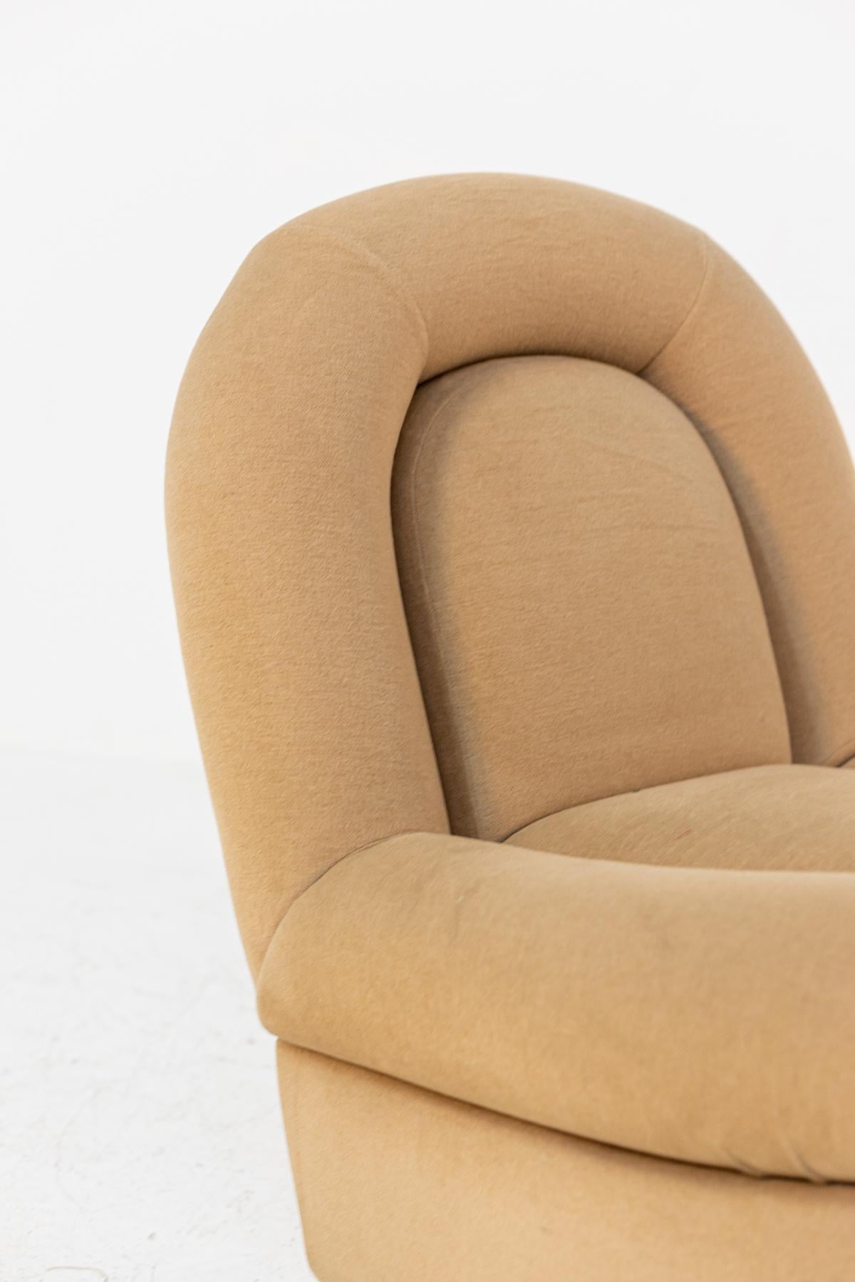 Single vintage Italian velvet armchair from the 1970s.
The armchair is upholstered in original light brown velvet of the period and is in perfect condition.
The feet of the armchair are made of brass and are circular in shape, giving it a special