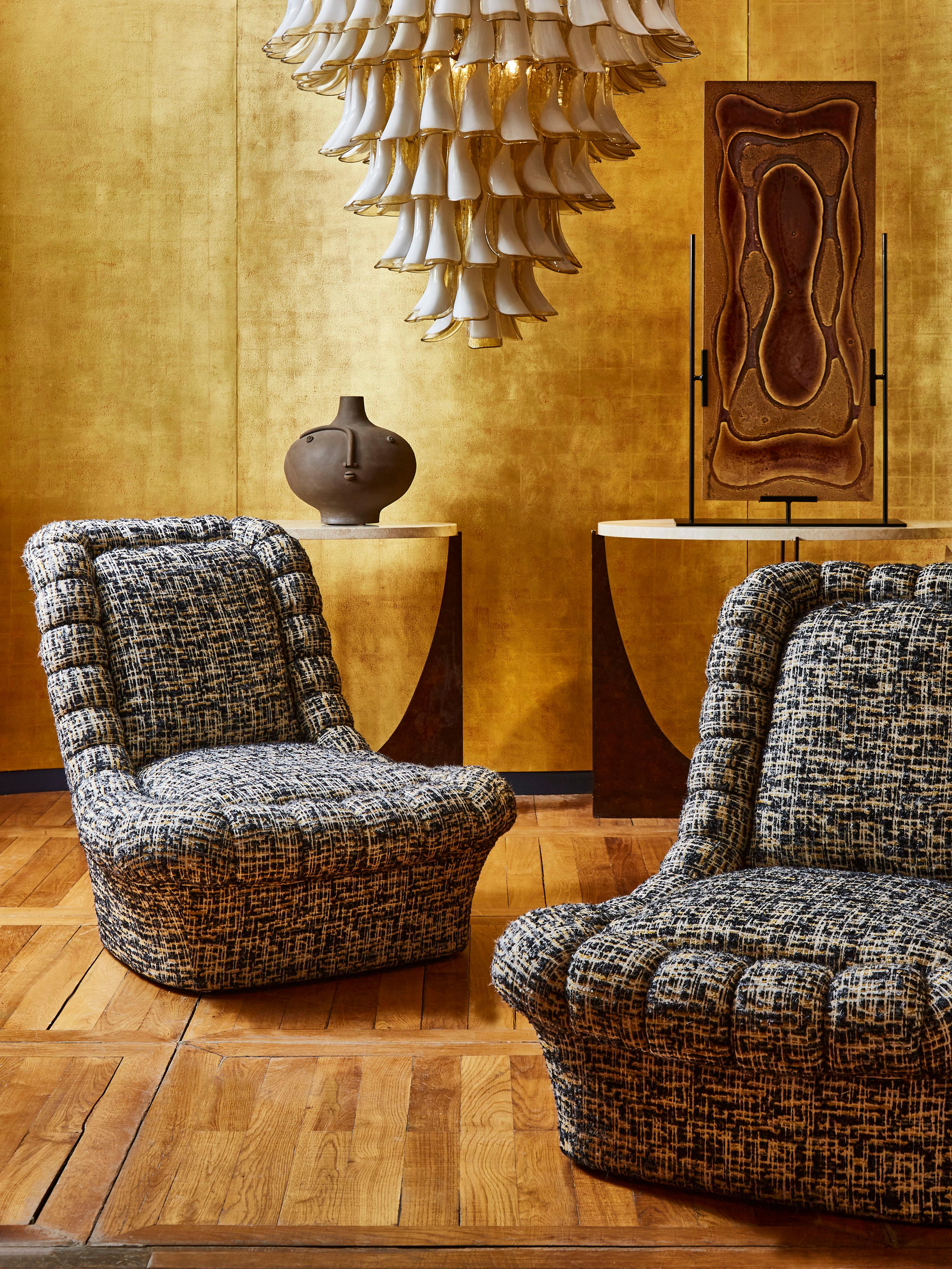 Superb pair of vintage armchairs entirely restored and reupholstered with a fabric by Nobilis.
Italy, 1970s.