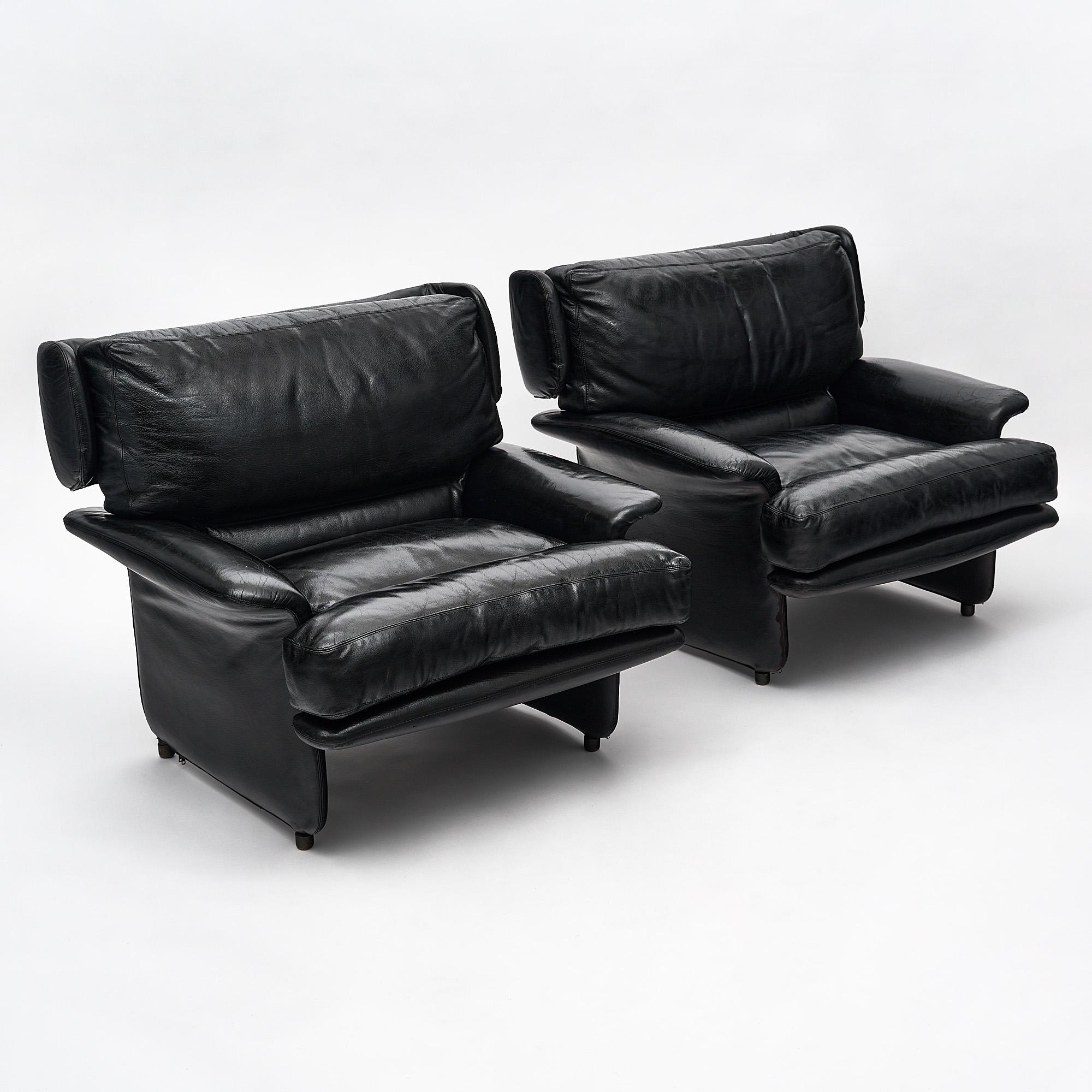 Vintage armchairs, Italian, by Saporiti. This pair is made of black leather and in excellent vintage condition. They are very comfortable and add impact to any space.
