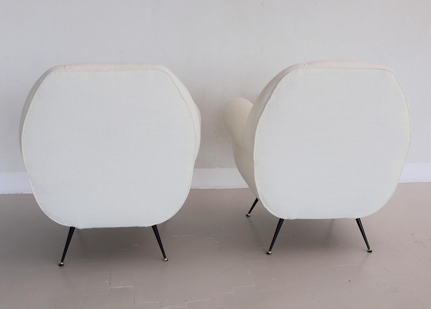 Italian Midcentury Armchairs in White Upholstery and Brass Stiletto Feet, 1960s For Sale 6