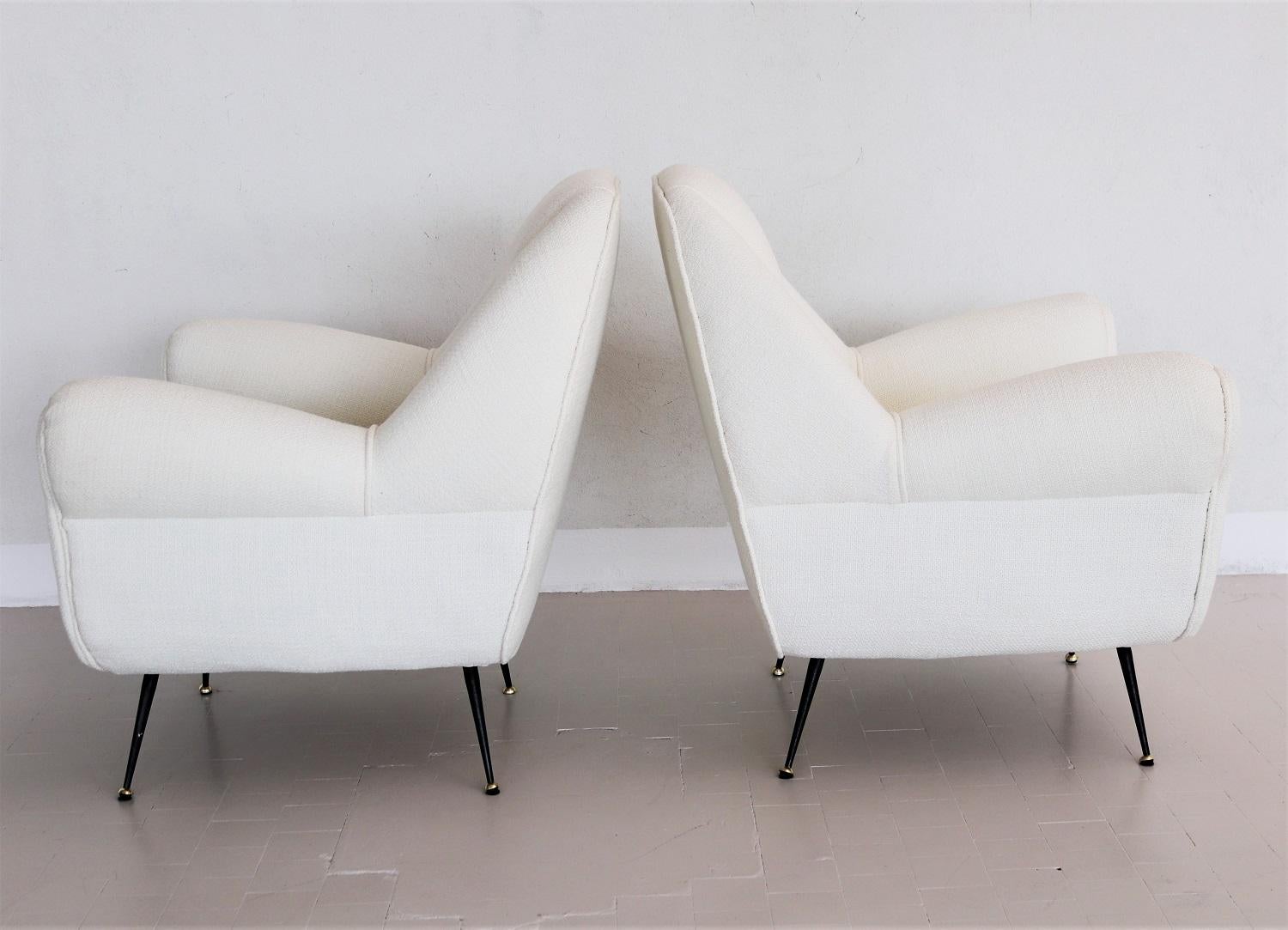 Italian Midcentury Armchairs in White Upholstery and Brass Stiletto Feet, 1960s For Sale 7