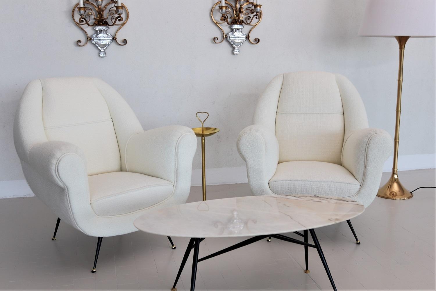 Italian Midcentury Armchairs in White Upholstery and Brass Stiletto Feet, 1960s For Sale 11