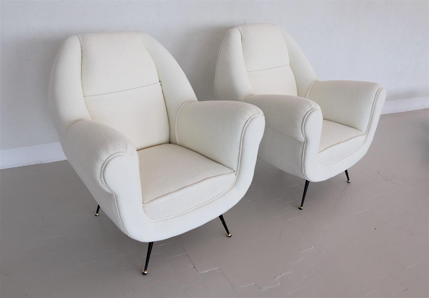 Mid-Century Modern Italian Midcentury Armchairs in White Upholstery and Brass Stiletto Feet, 1960s For Sale