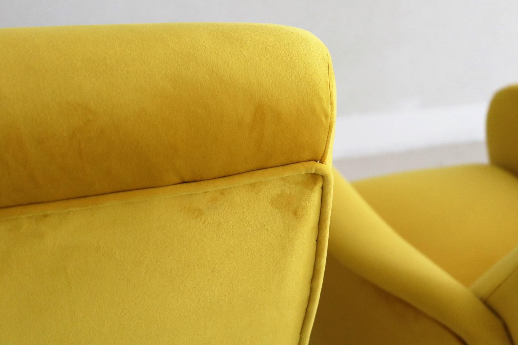 Fauteuils italiens vintage en velours jaune et pieds Stiletto en laiton, années 1950 4