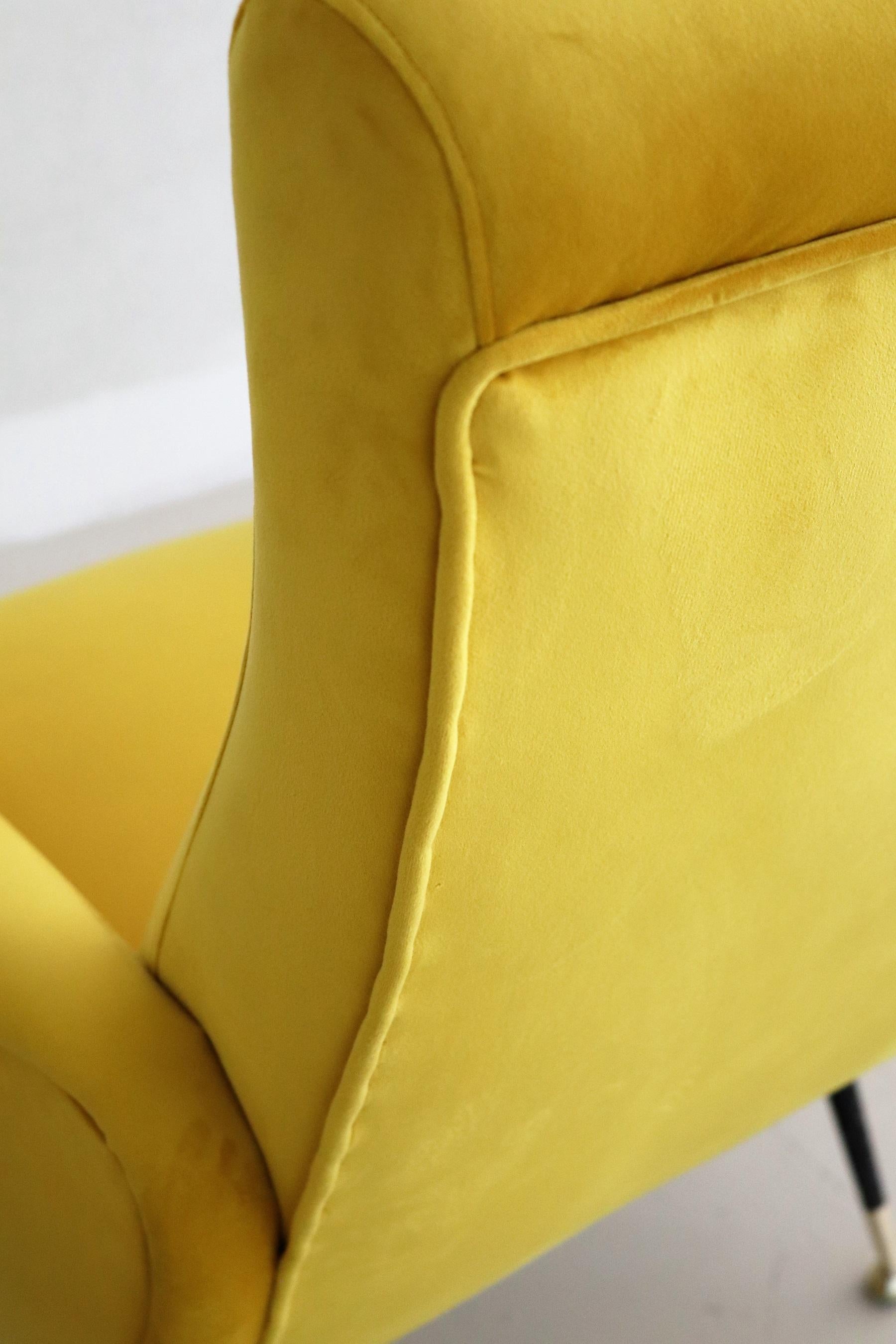 Fauteuils italiens vintage en velours jaune et pieds Stiletto en laiton, années 1950 5