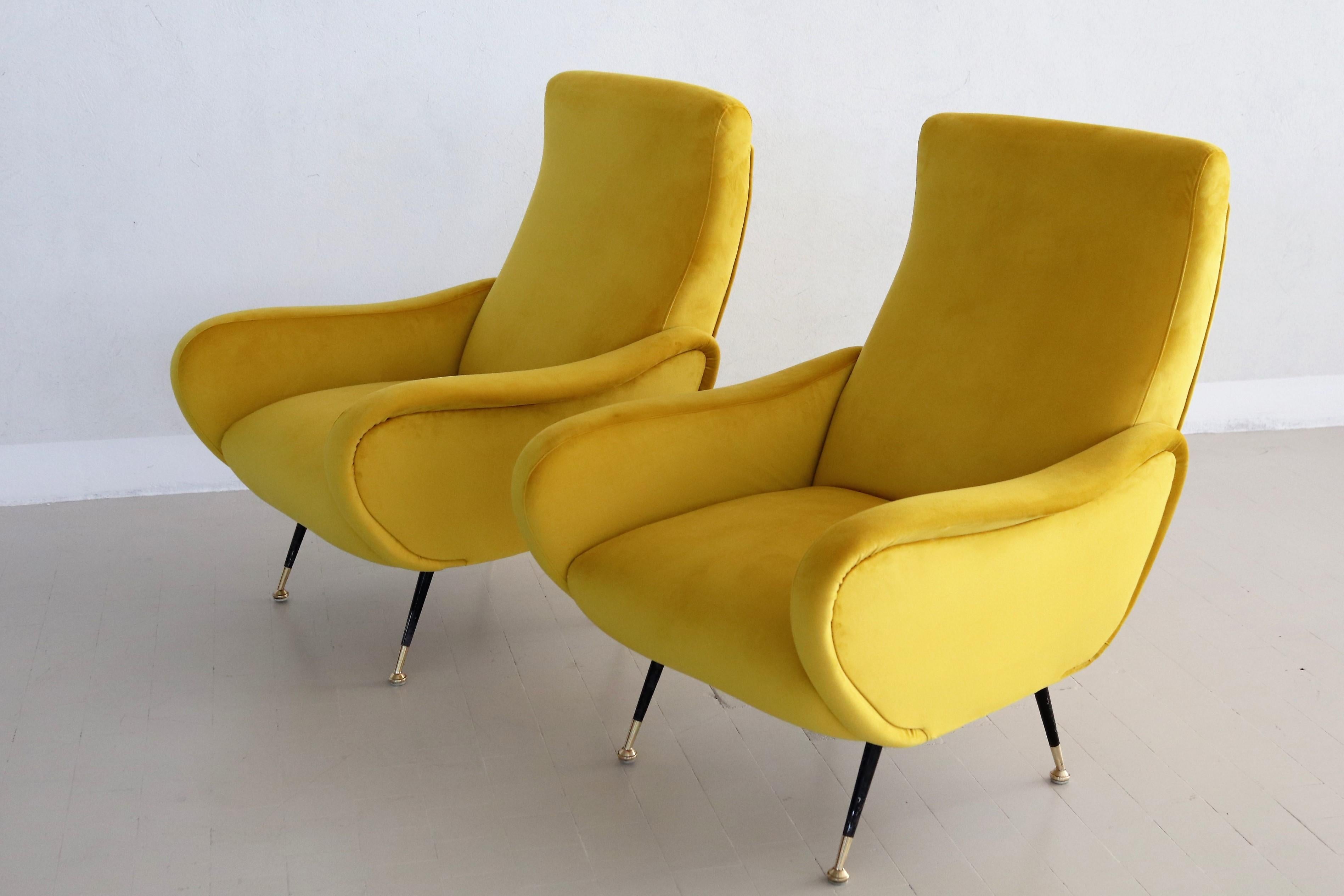 Fauteuils italiens vintage en velours jaune et pieds Stiletto en laiton, années 1950 11