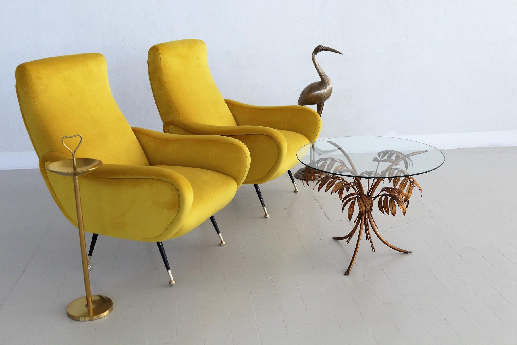 Fauteuils italiens vintage en velours jaune et pieds Stiletto en laiton, années 1950 12