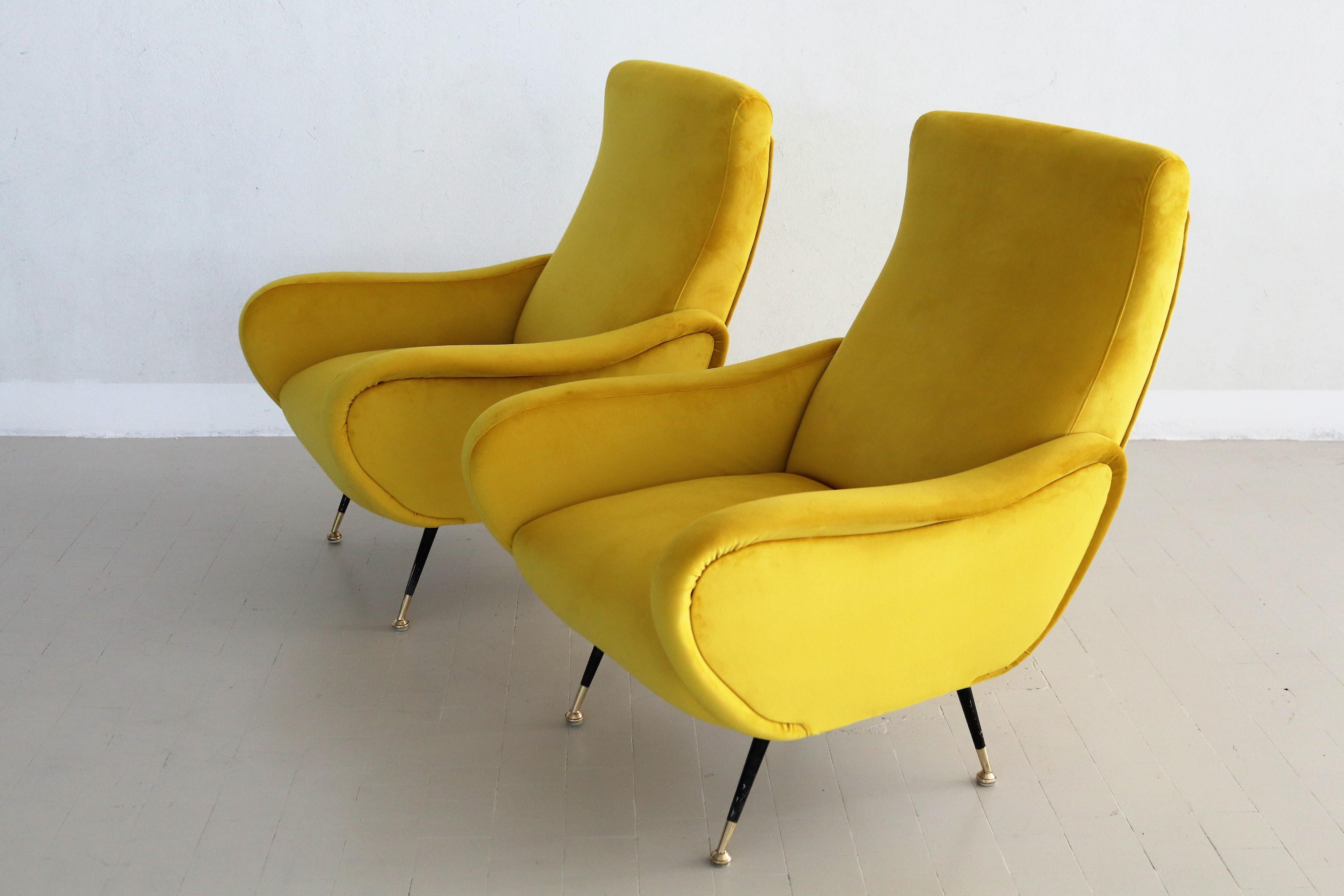 Laiton Fauteuils italiens vintage en velours jaune et pieds Stiletto en laiton, années 1950