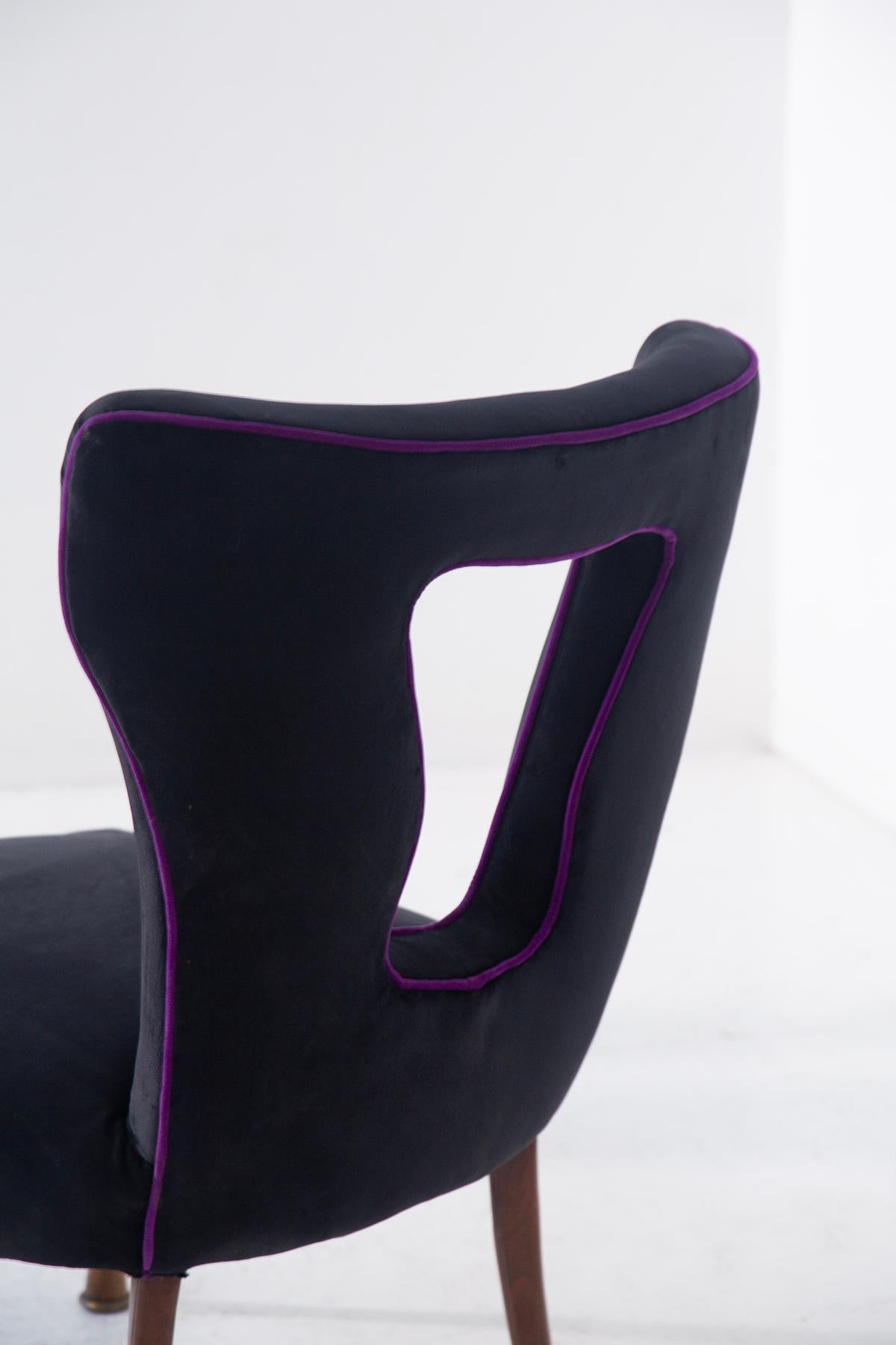 Italian Vintage Armchairs Pair in Black Velvet, Wood and Brass in vendita 4