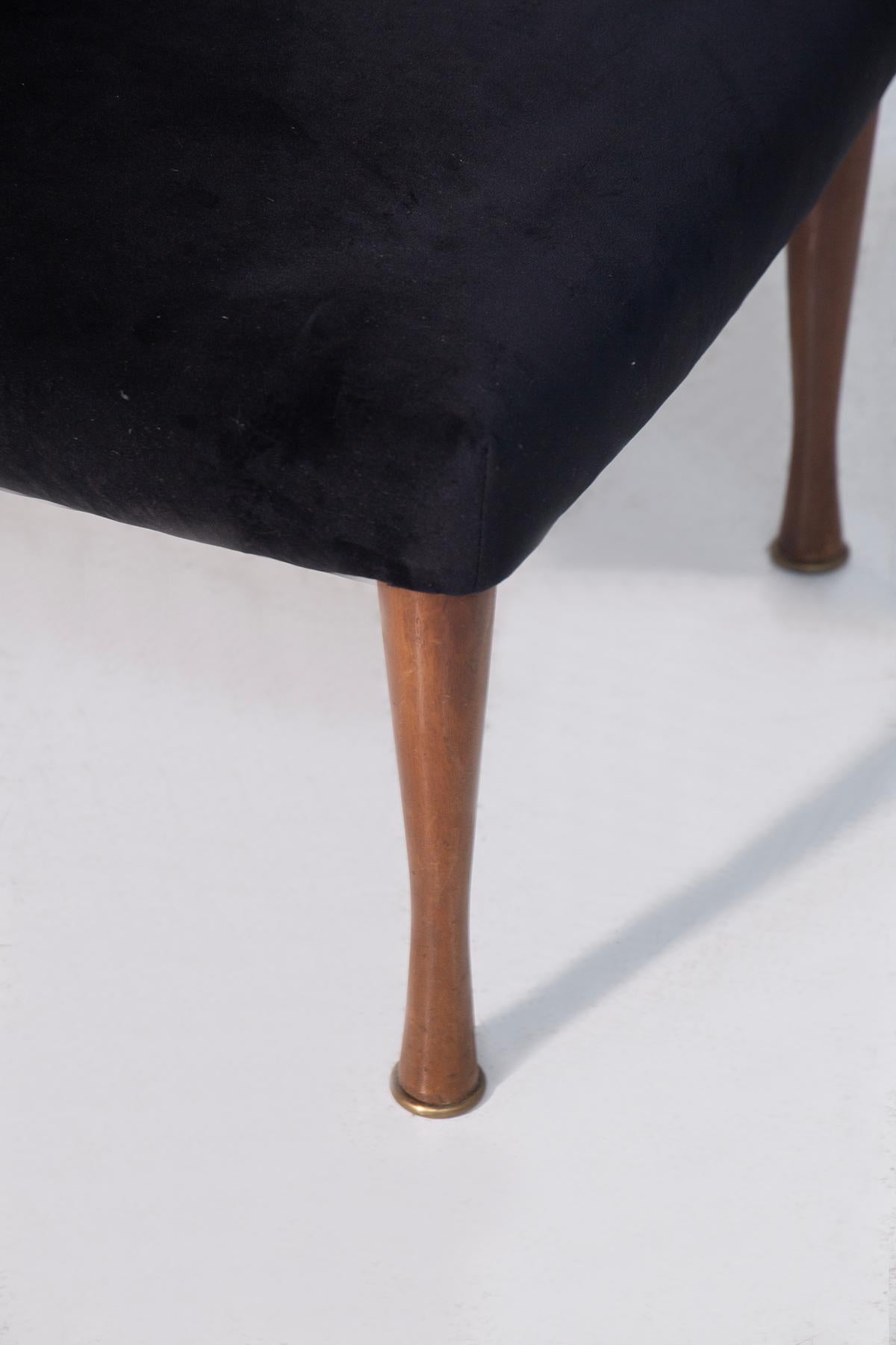 Italian Vintage Armchairs Pair in Black Velvet, Wood and Brass in vendita 3