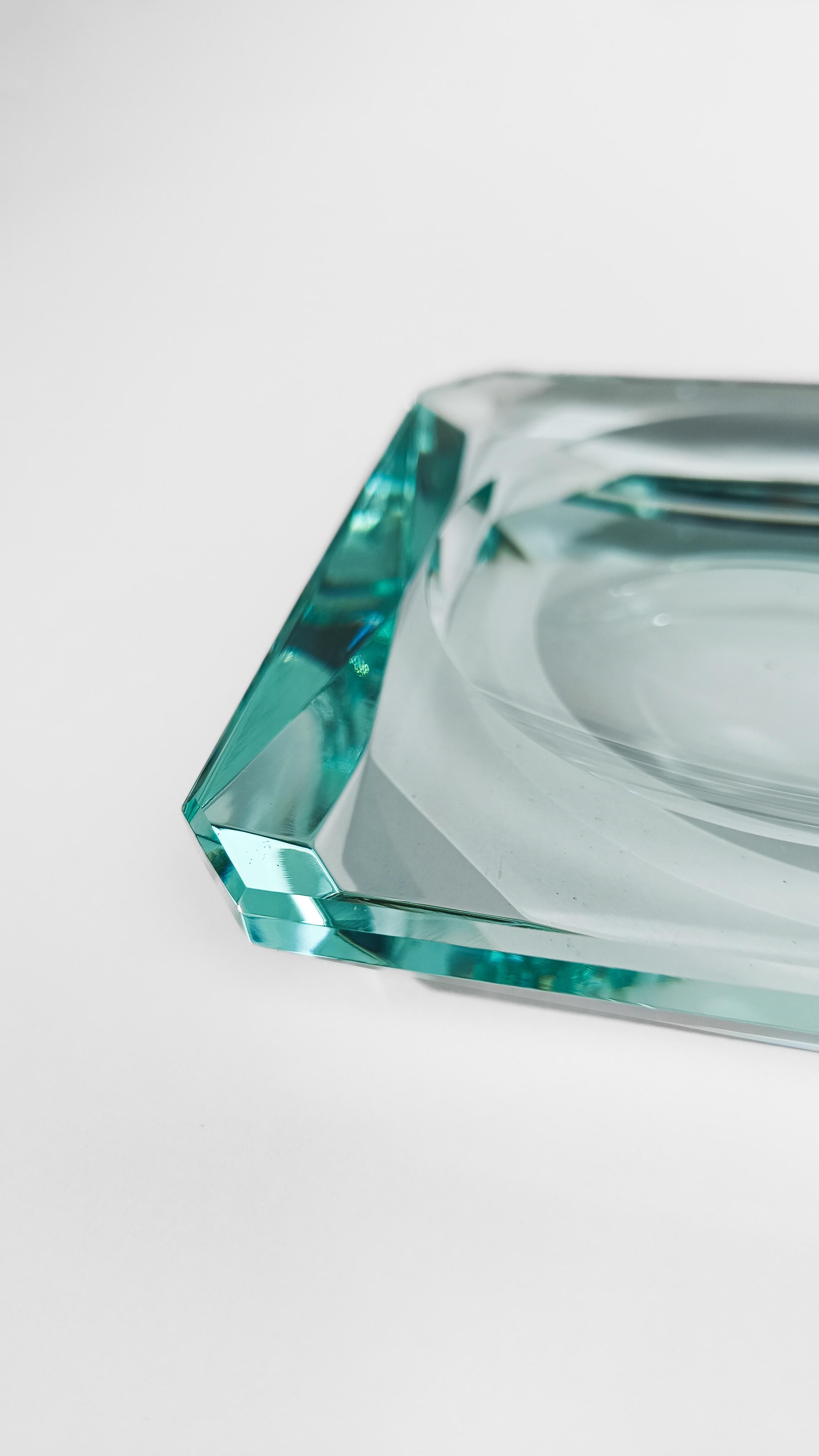 Cendrier italien vintage en verre vert nile biseauté attribué à Fontana Arte en vente 5