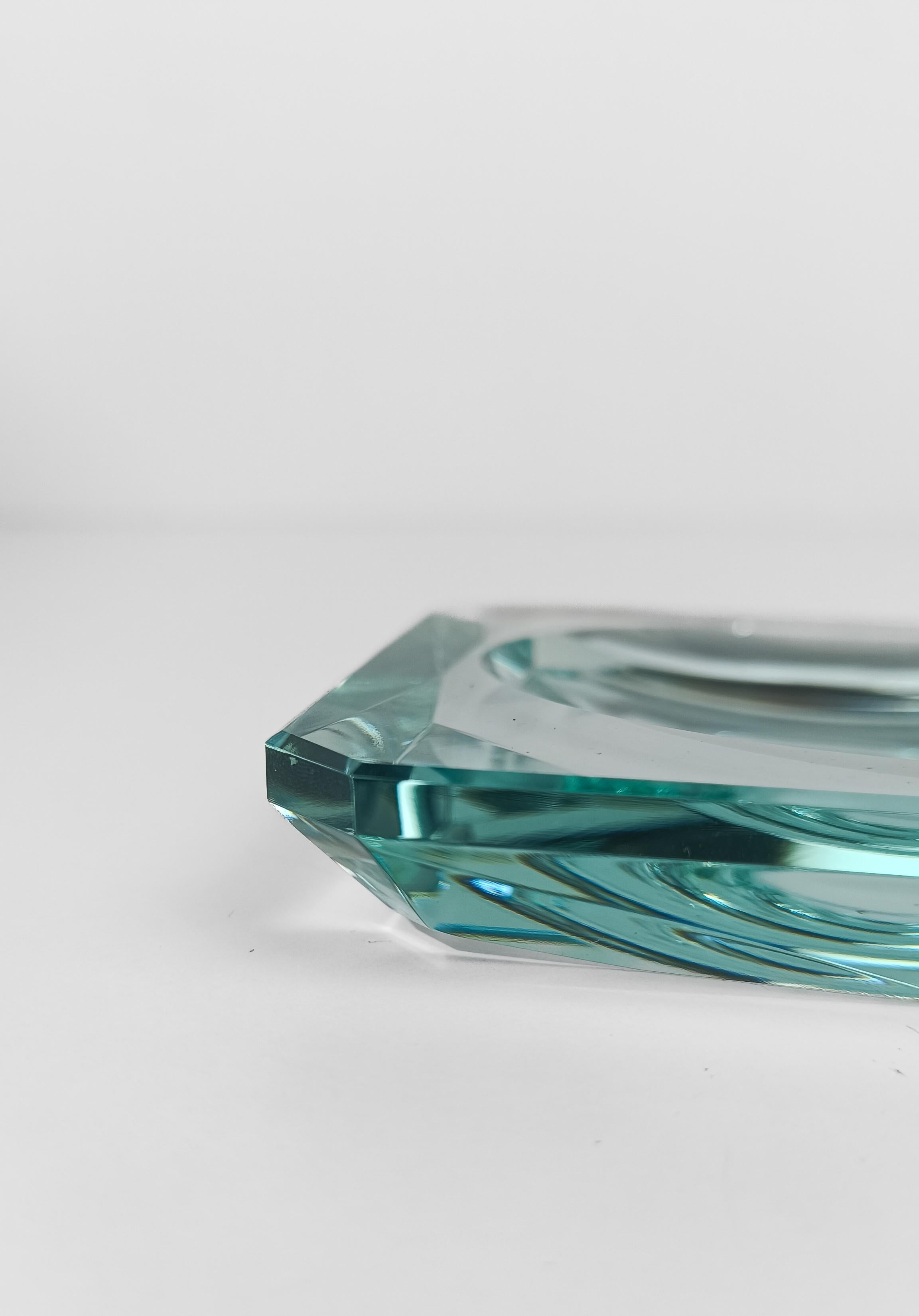 Cendrier italien vintage en verre vert nile biseauté attribué à Fontana Arte en vente 10
