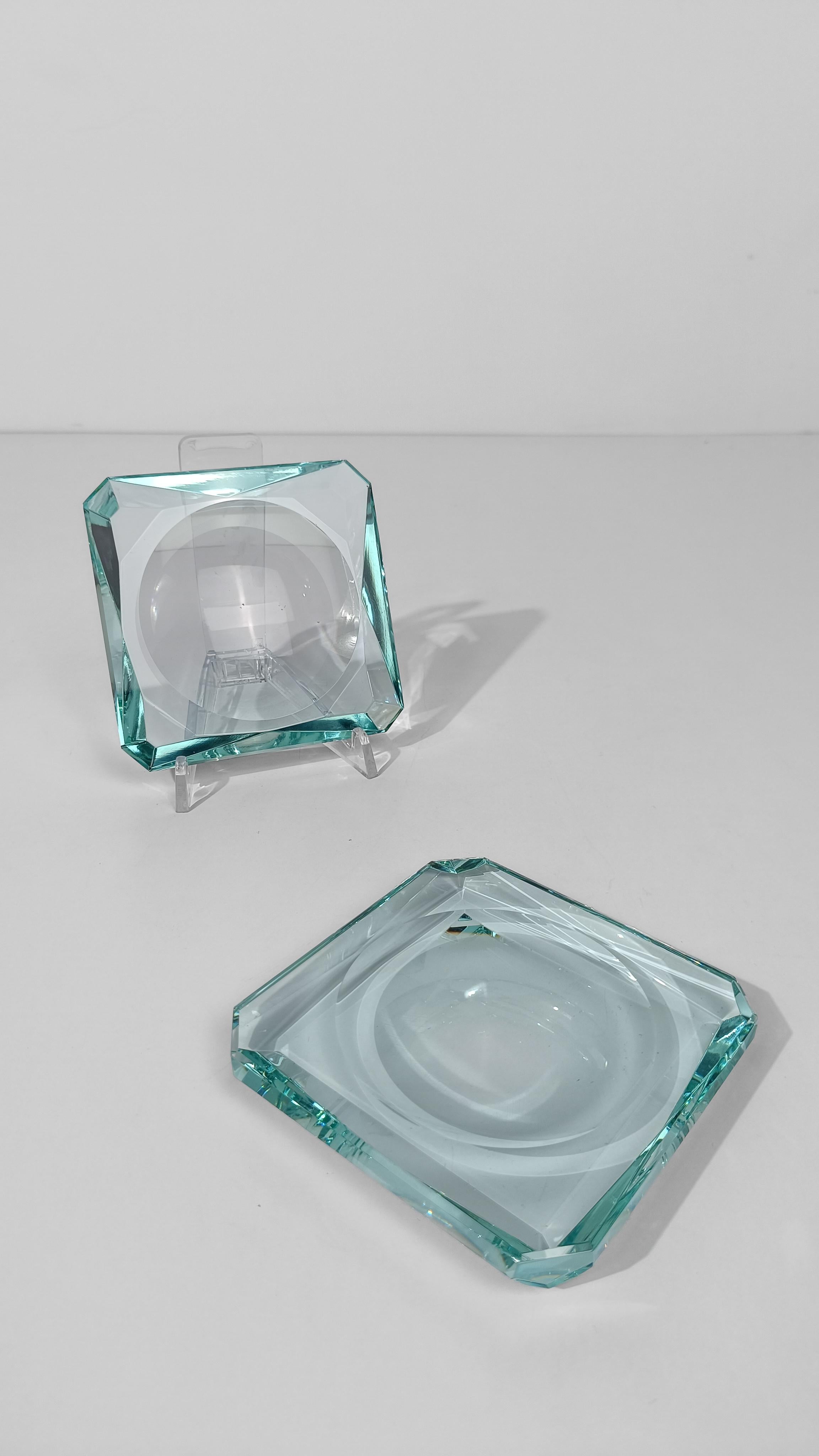 Cendrier italien vintage en verre vert nile biseauté attribué à Fontana Arte en vente 11