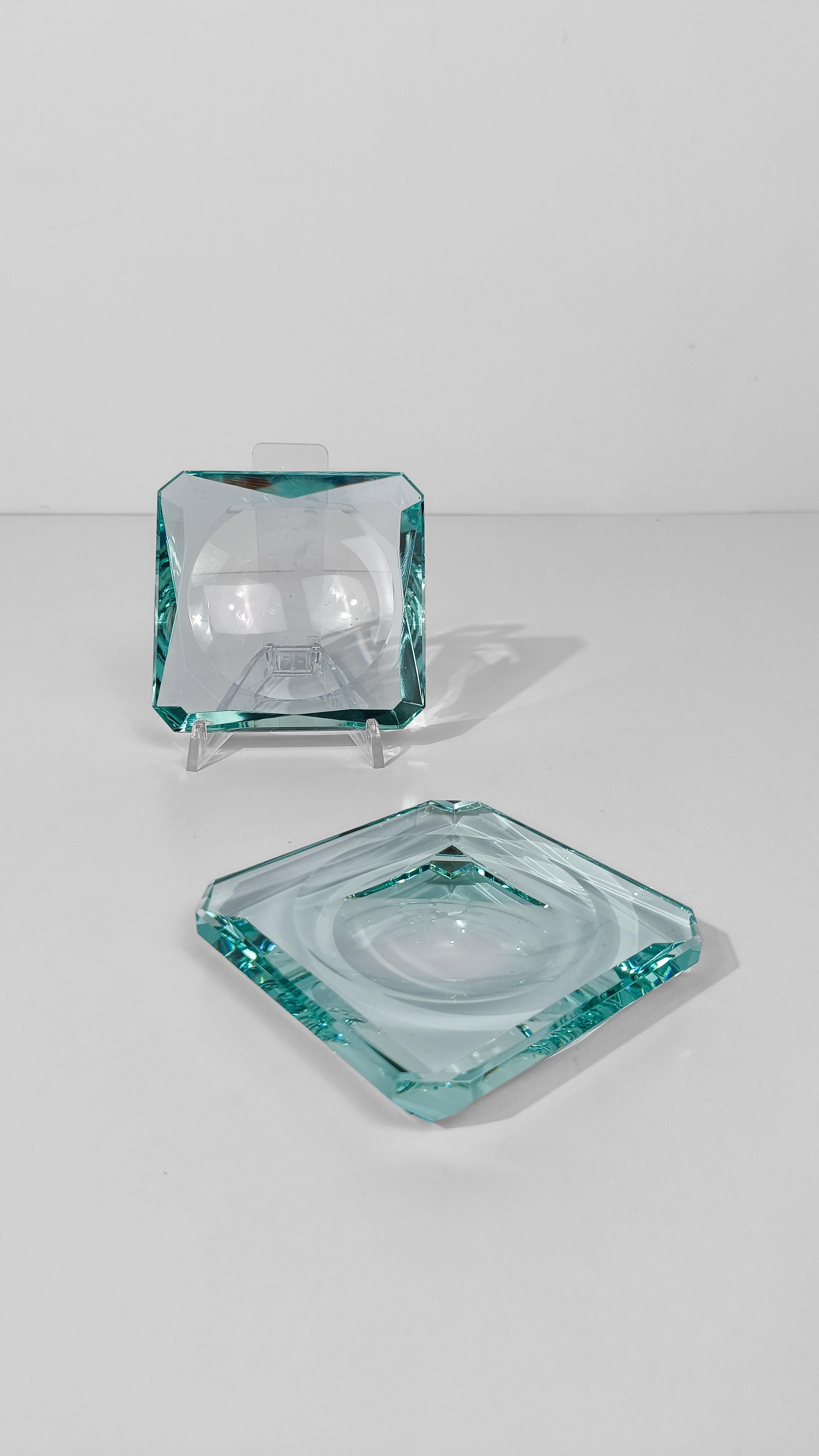 Cendrier italien vintage en verre vert nile biseauté attribué à Fontana Arte en vente 12