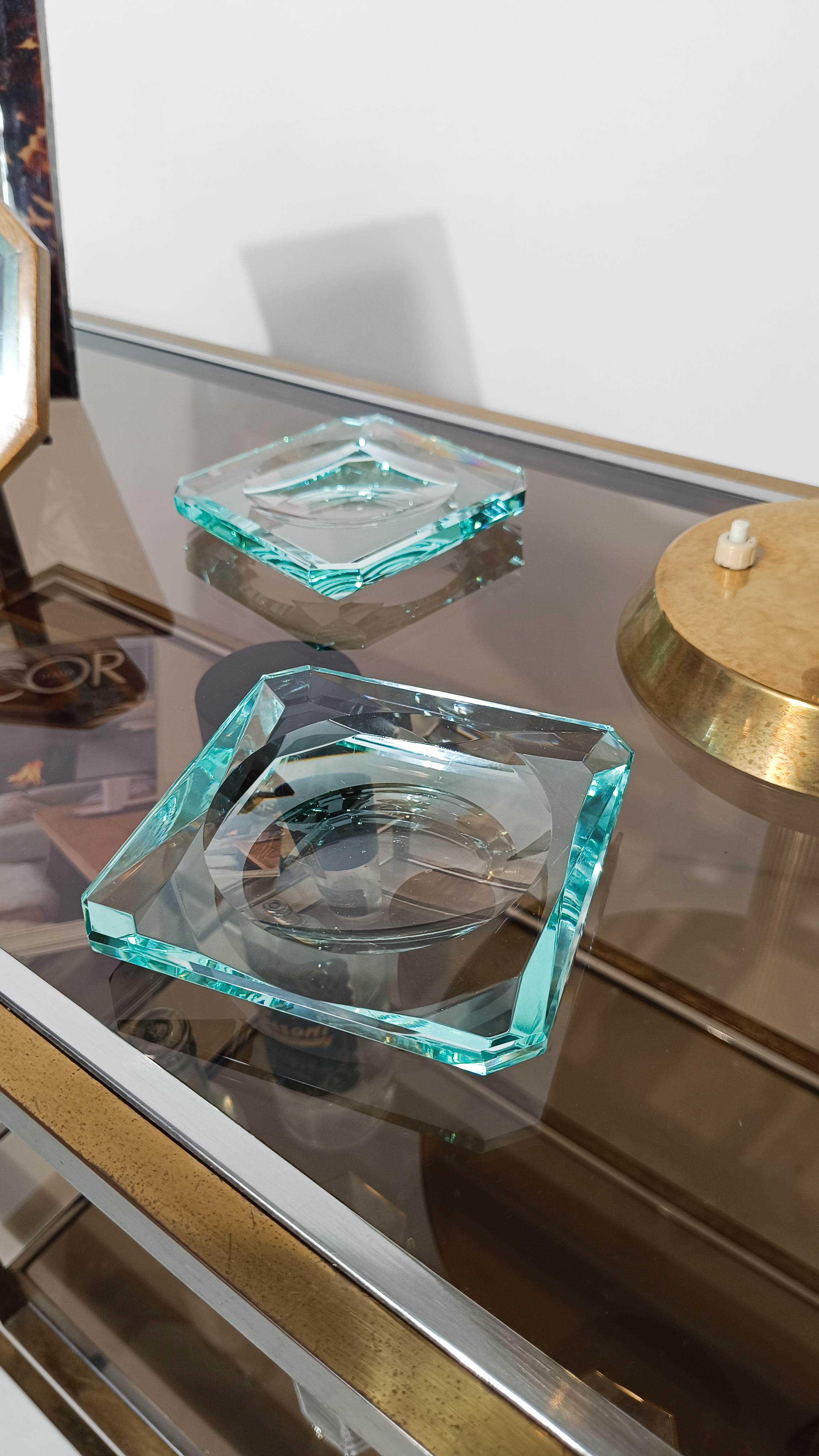 Cendrier italien vintage en verre vert nile biseauté attribué à Fontana Arte Bon état - En vente à Roma, IT
