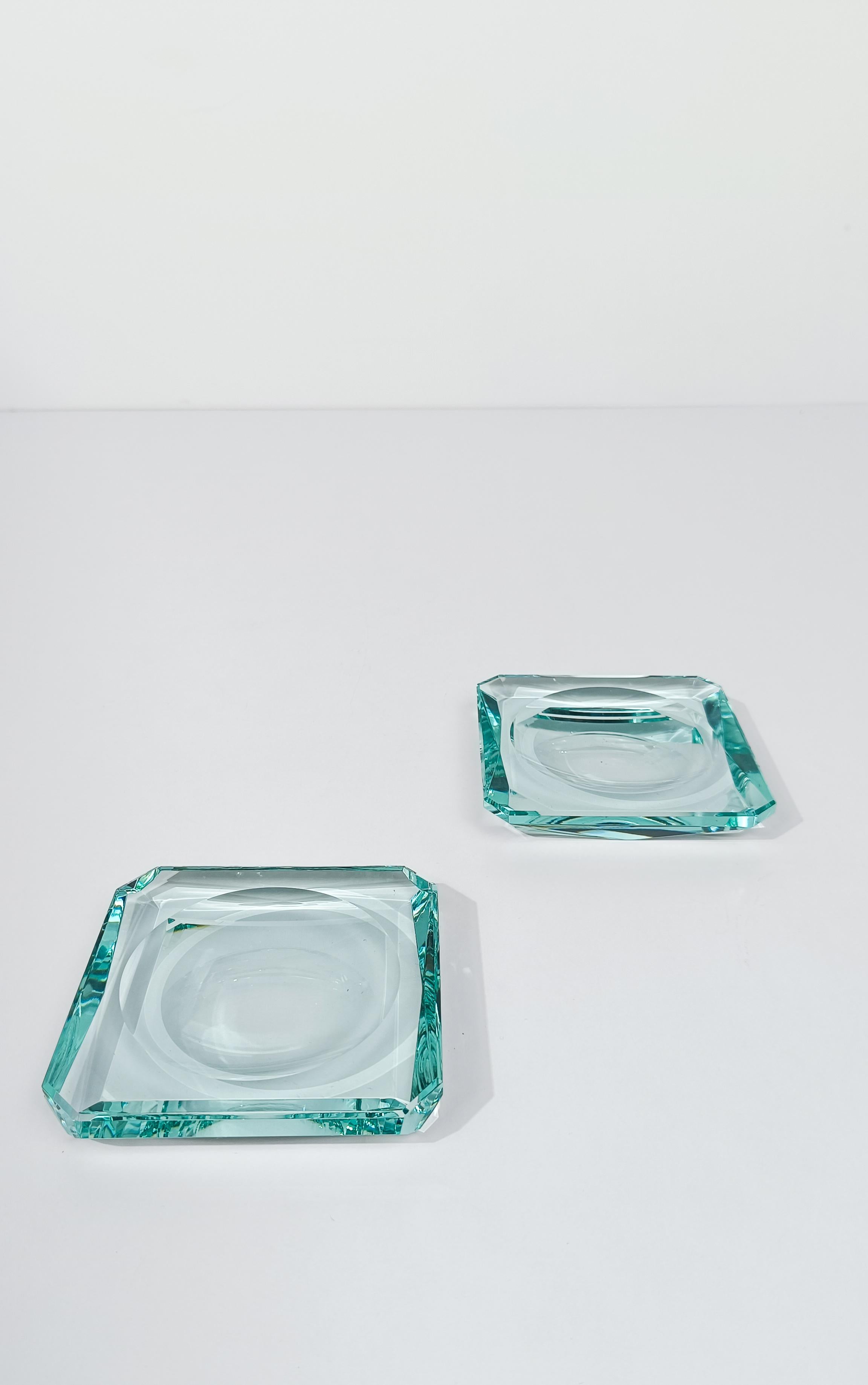 Cendrier italien vintage en verre vert nile biseauté attribué à Fontana Arte en vente 1