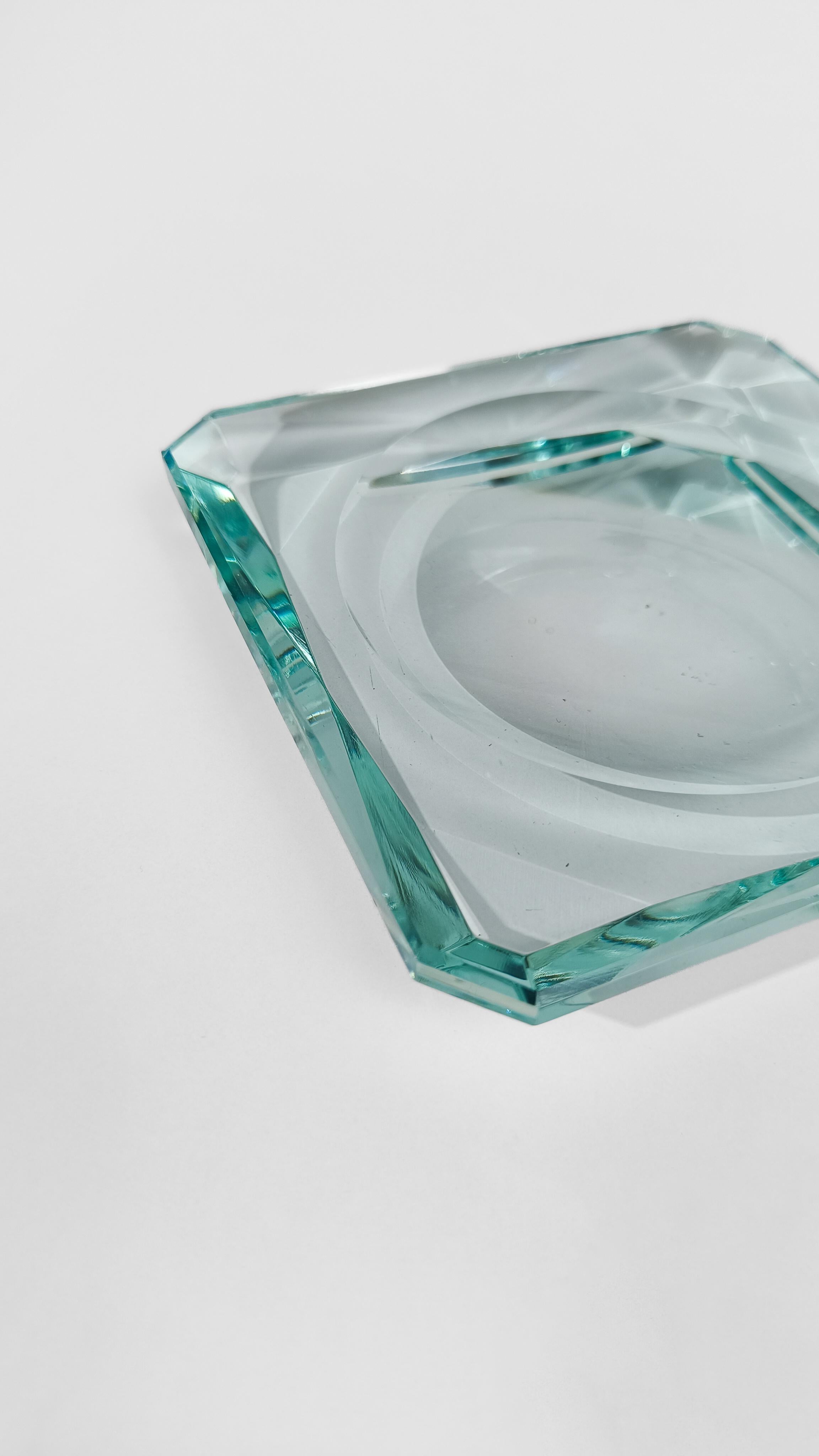 Cendrier italien vintage en verre vert nile biseauté attribué à Fontana Arte en vente 2