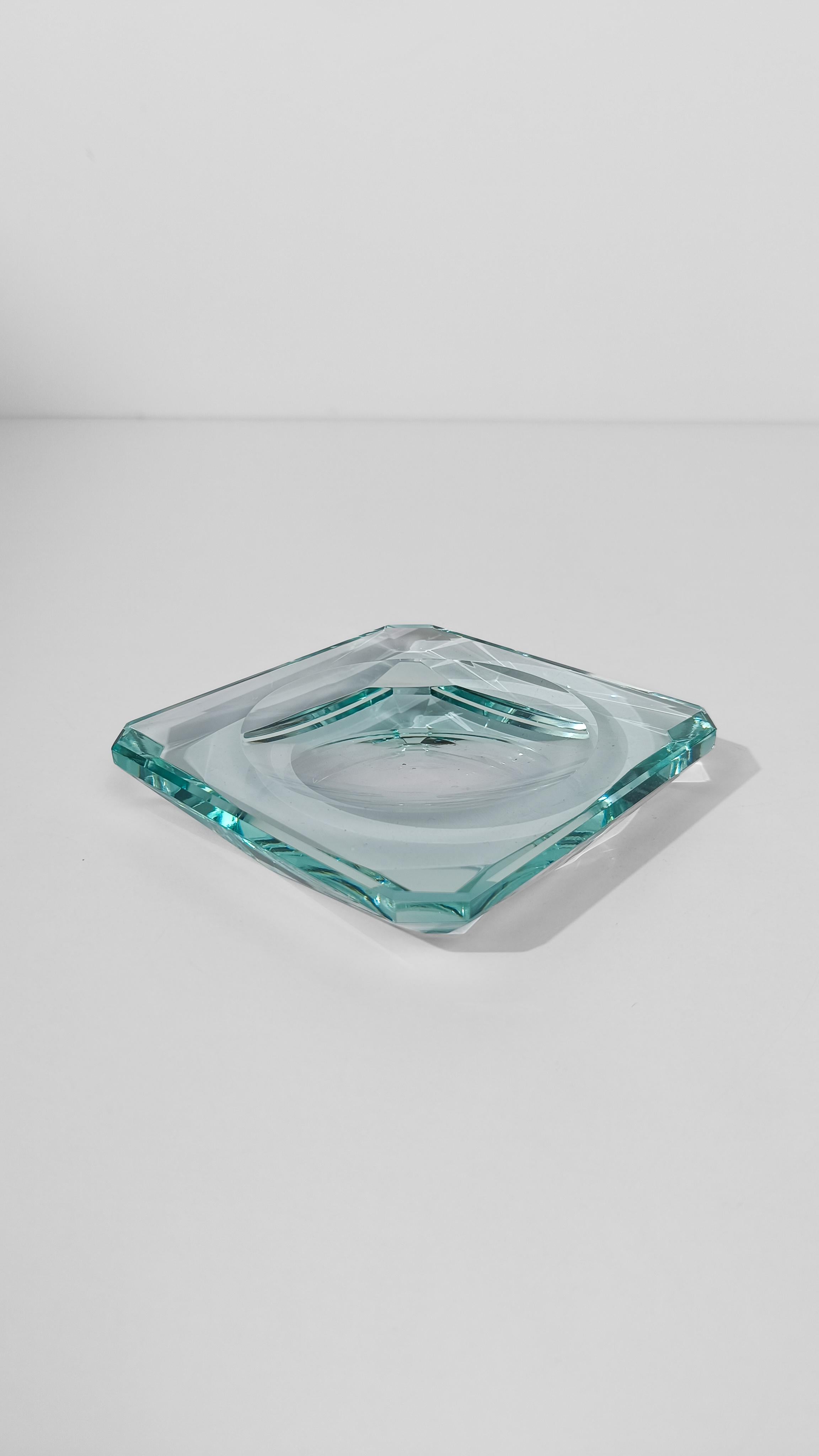 Cendrier italien vintage en verre vert nile biseauté attribué à Fontana Arte en vente 3