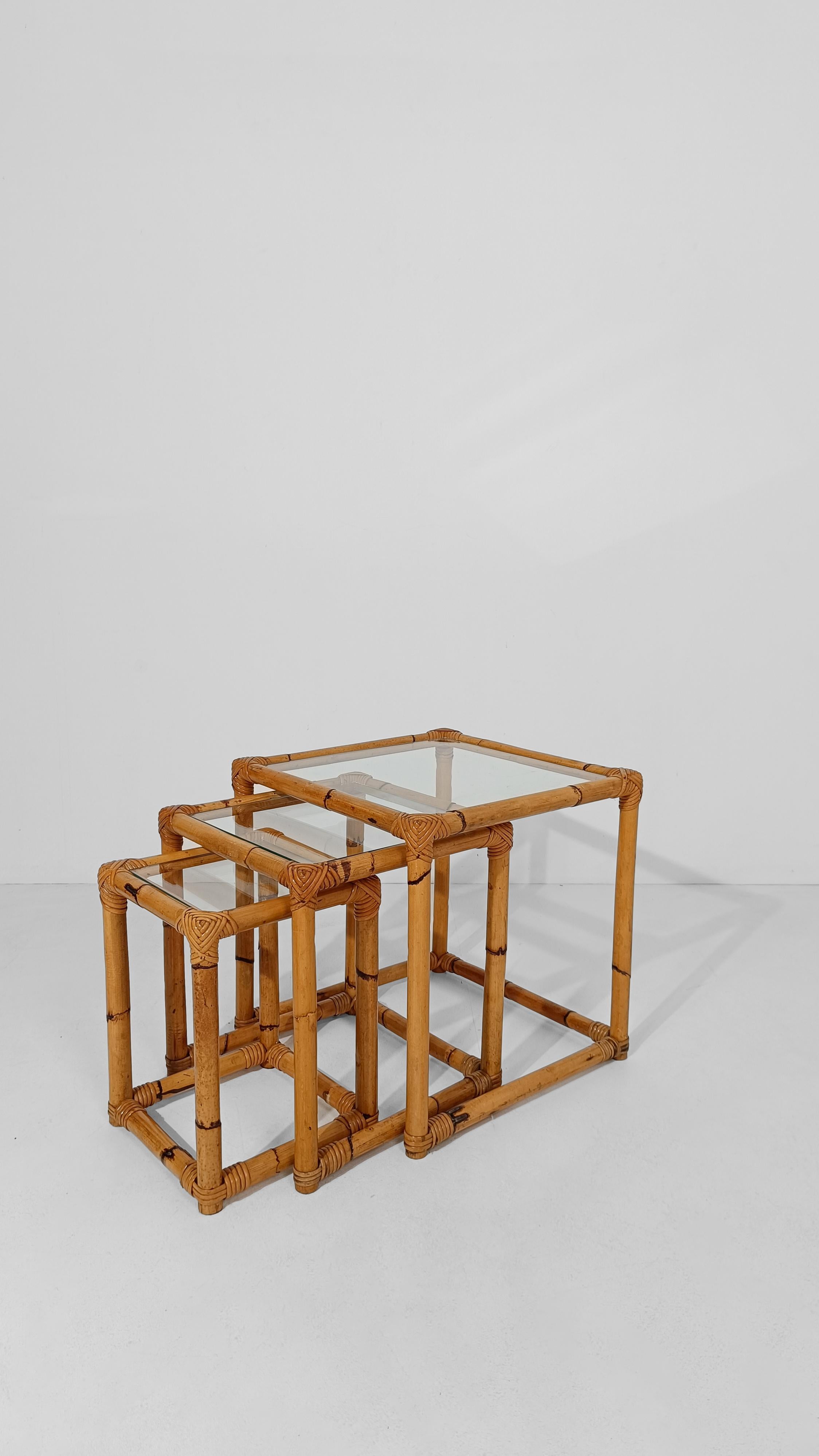 Italian Vintage Bamboo Cane and Rattan Nesting Tables with Clear Glass Top, 60s For Sale 11