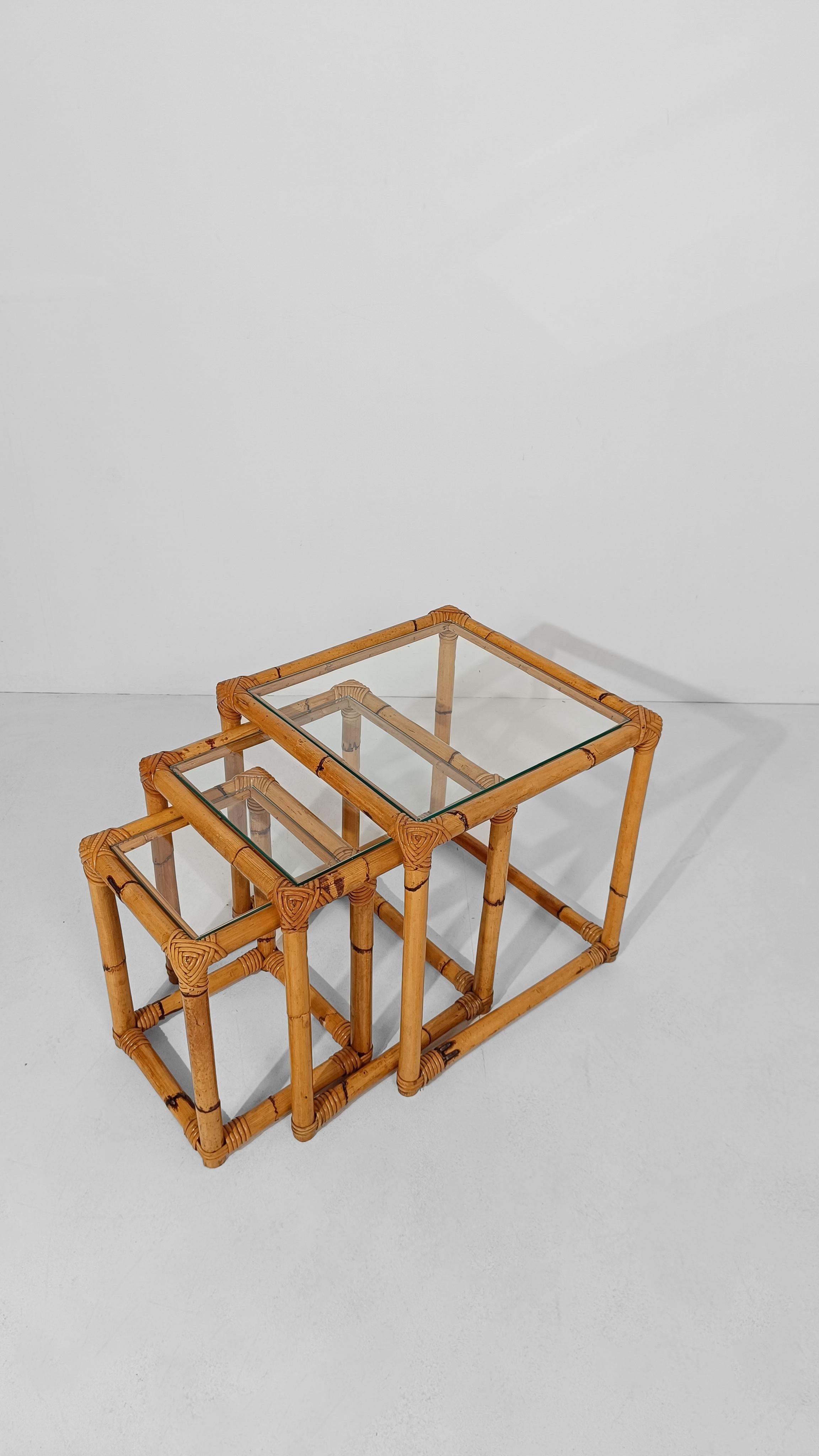 Italian Vintage Bamboo Cane and Rattan Nesting Tables with Clear Glass Top, 60s For Sale 15